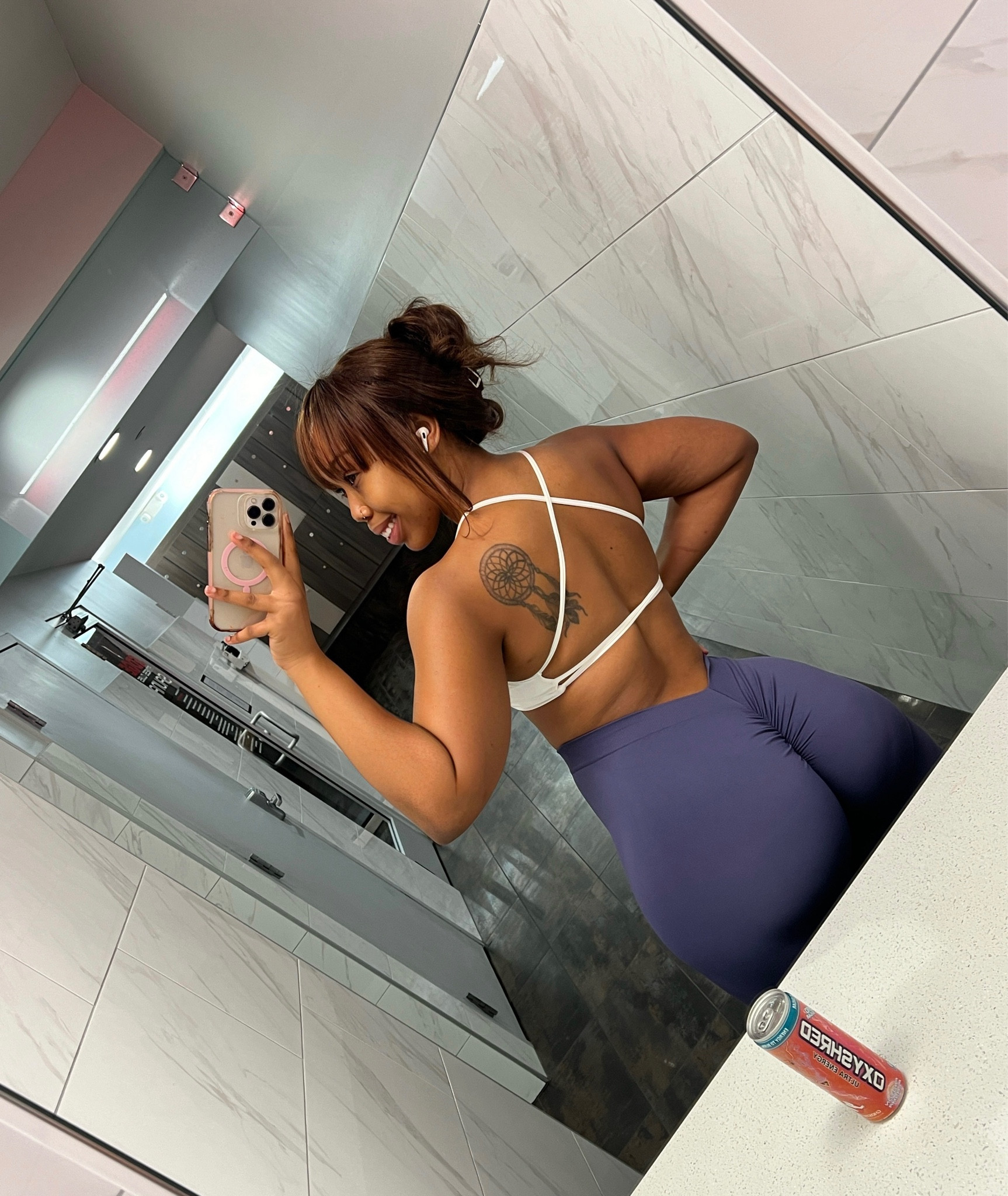 When you have a cute fit on, the workout is 10x better 💪🏾🩵

& yes, these leggings are SQUAT PROOF!
I’m wearing a size Medium. 