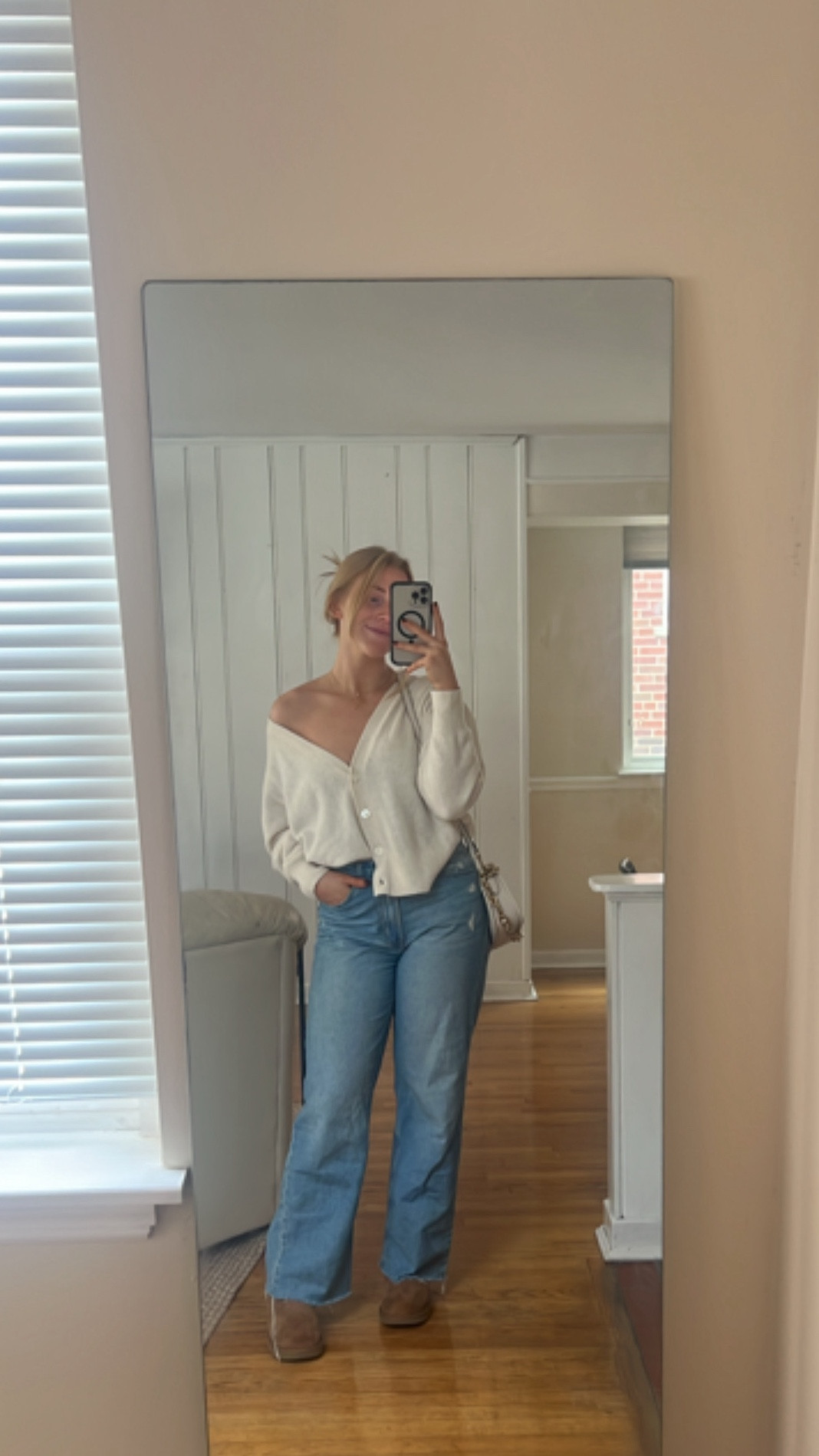 Running errands fit 

Consignment sweater from Gap but linking dupes


Sizes:
Jeans: 8
Sweater: L
Shoes:9

#LTKfindsunder100 #LTKstyletip #LTKworkwear