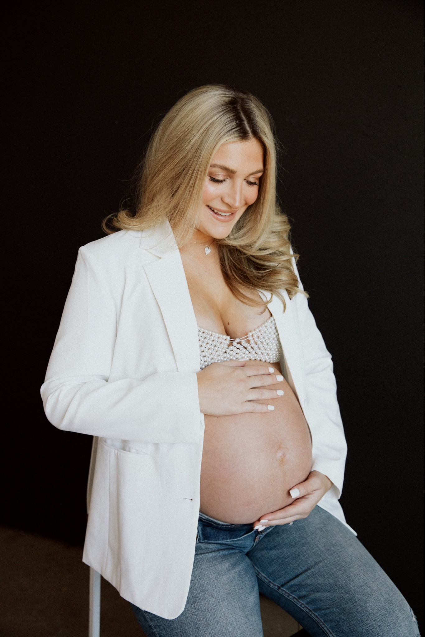 Maternity photo outfit inspo! Pearl bra with white blazer and jeans 

#LTKstyletip #LTKHoliday #LTKbump