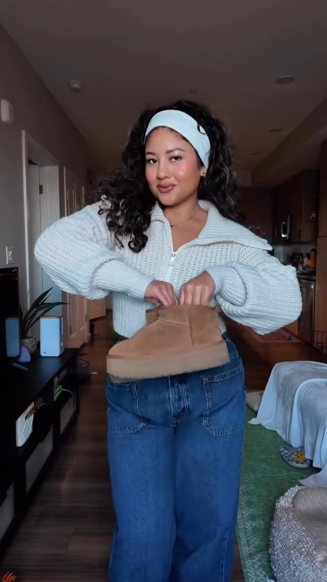 Outfit details
@freepeople jeans
@urbanoutfitters zip up cardigan
@ugg boots

Lip combo
@makeupforever up and down tan lip liner 
@maybelline lifter gloss in ice