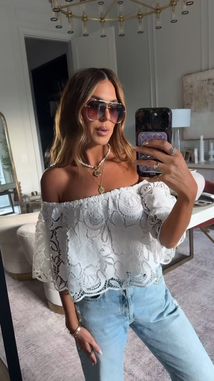 ootd 🤍 wearing a small top and 27 jeans!

#LTKootd