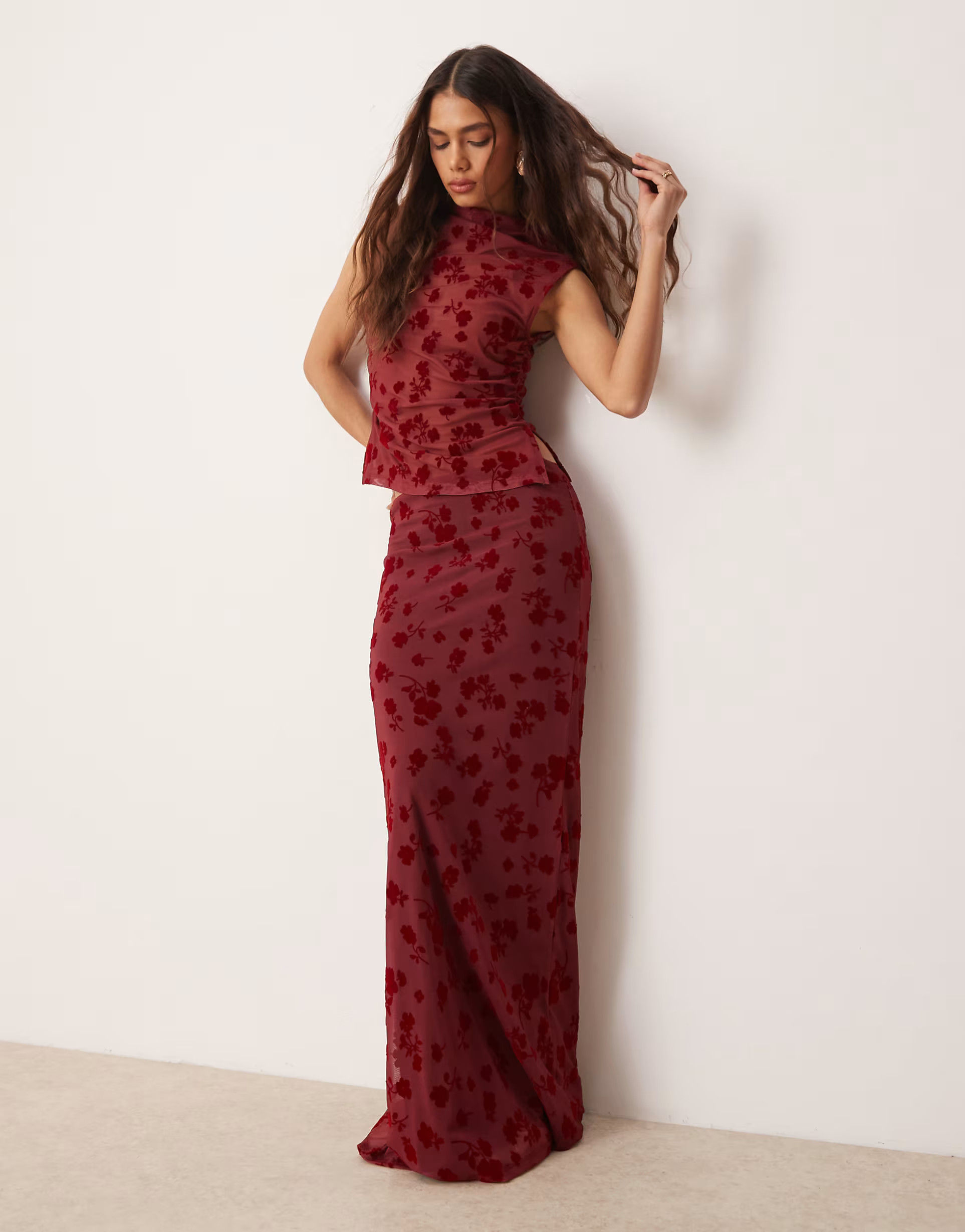 ASOS DESIGN – Beflockter Netzstoff-Maxirock in Rot mit niedrigem Bund, Kombiteil | ASOS (Global)