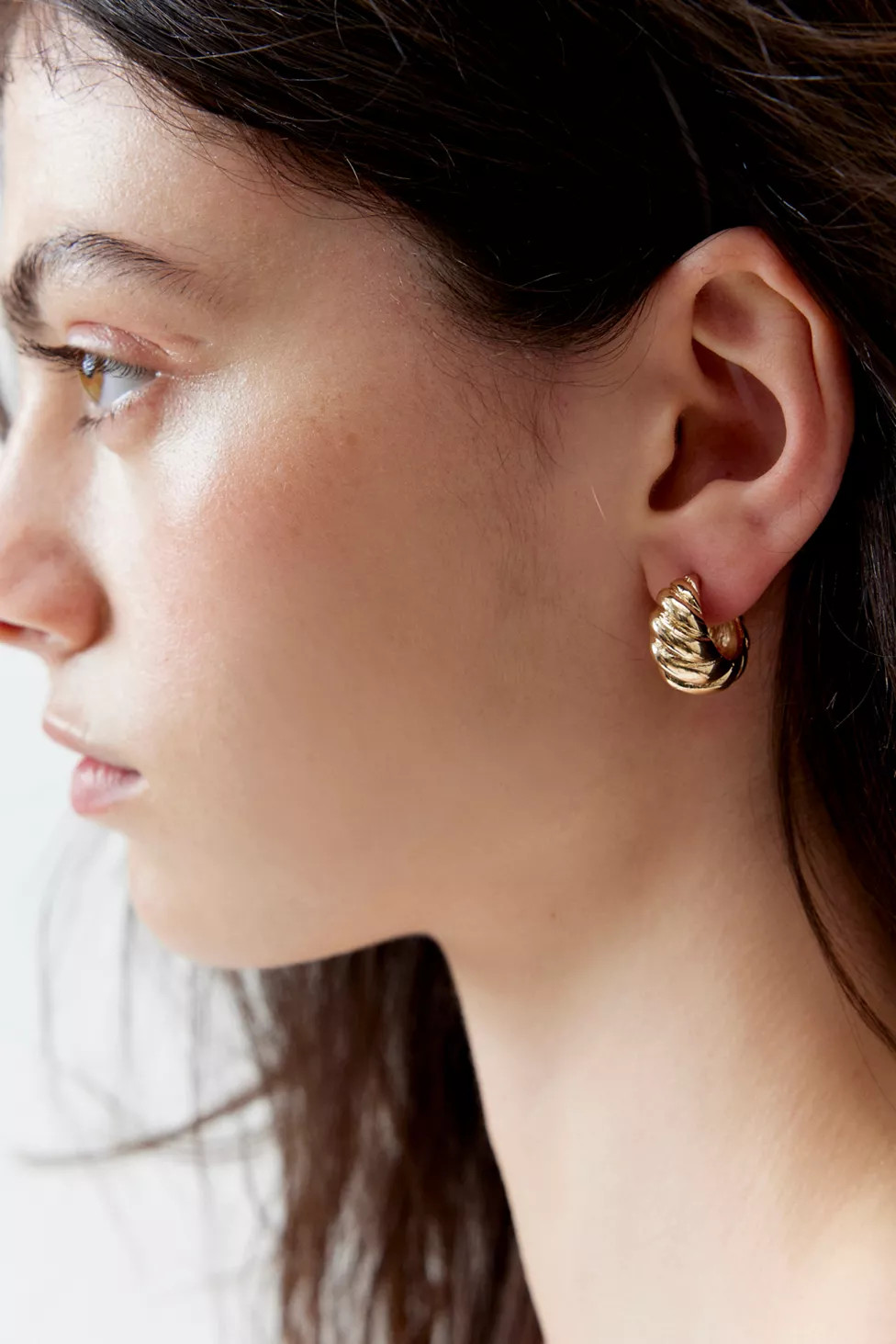 Textured Medium Chunky Hoop Earring | Urban Outfitters (US and RoW)
