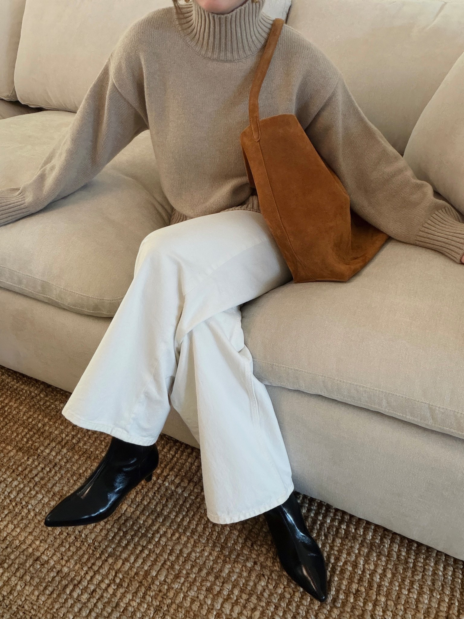 Cozy fall outfit in my favorite white denim that’s on sale! Boots are true to size. My suede bag is also on sale. 🤍




#LTKSaleAlert #LTKootd