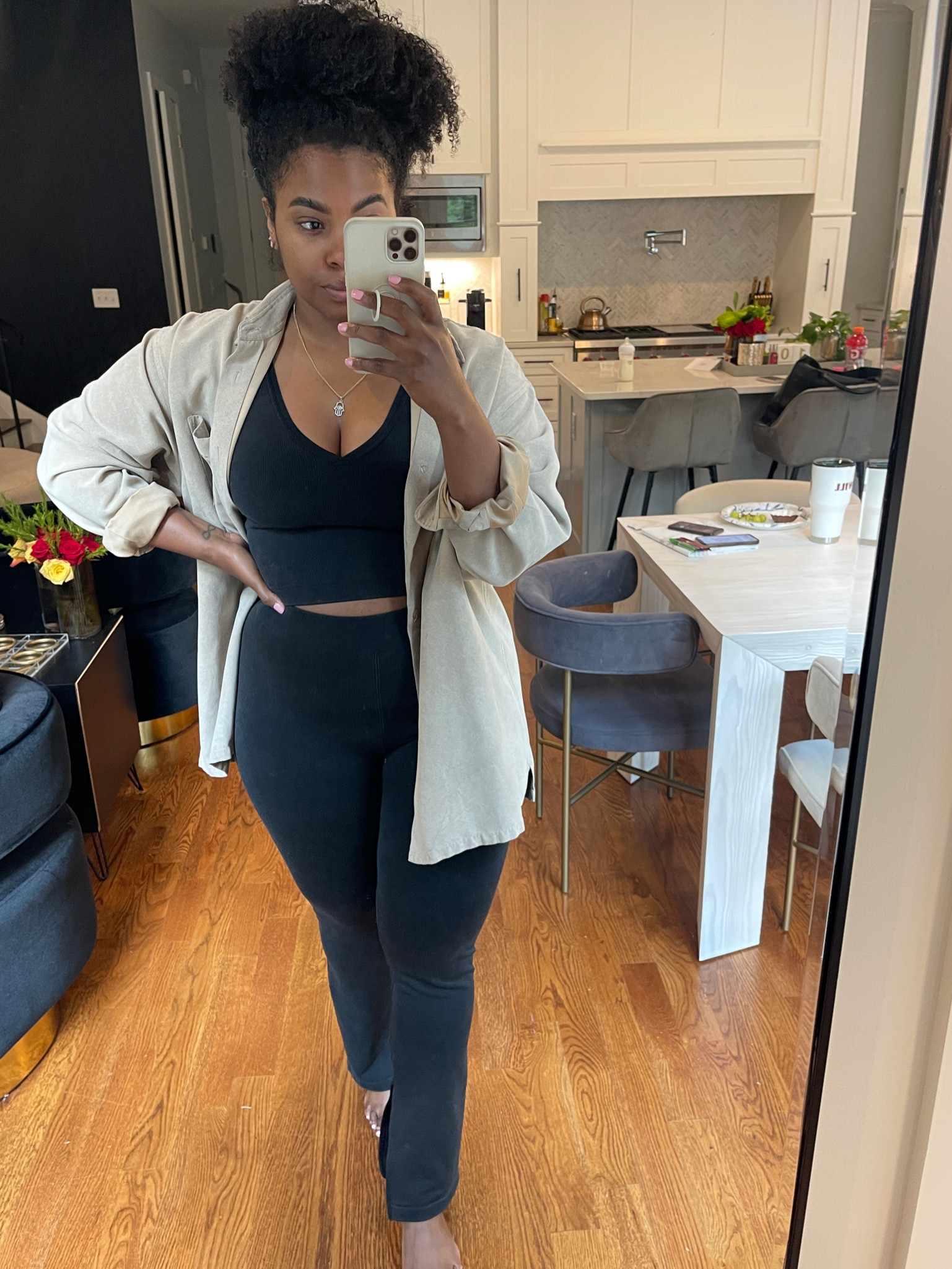 Chill Friday 

Top: Large
Bottoms: Medium 
Overshirt: Thrifted 


#LTKhome #LTKcurves #LTKfit