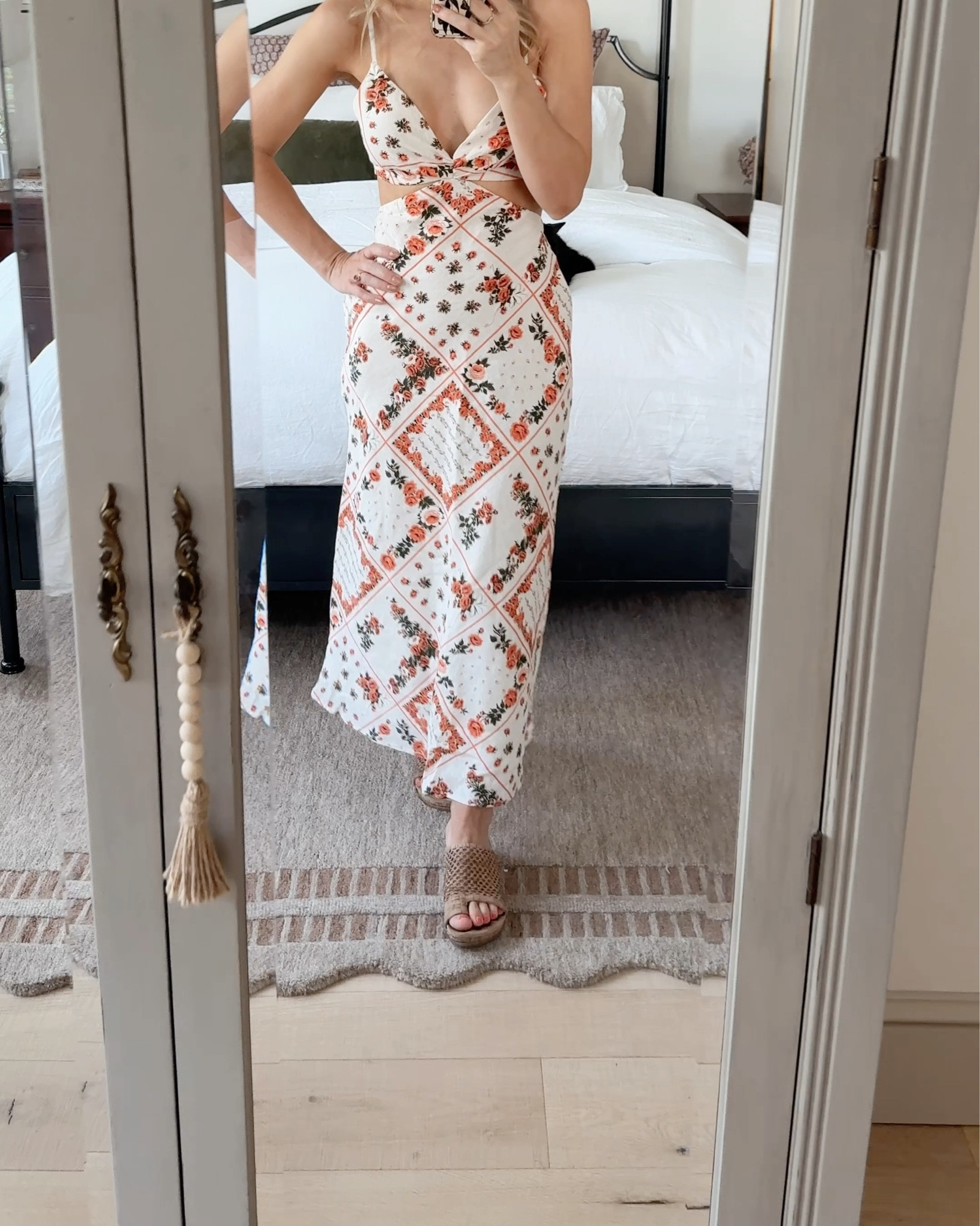 The A&F dress of the season 🤌🏼

Lined, linen/cotton blend with back tie and adjustable straps.

5’2” wearing petite XXS but it’s snug so exchanging for an XS!

#LTKPetite