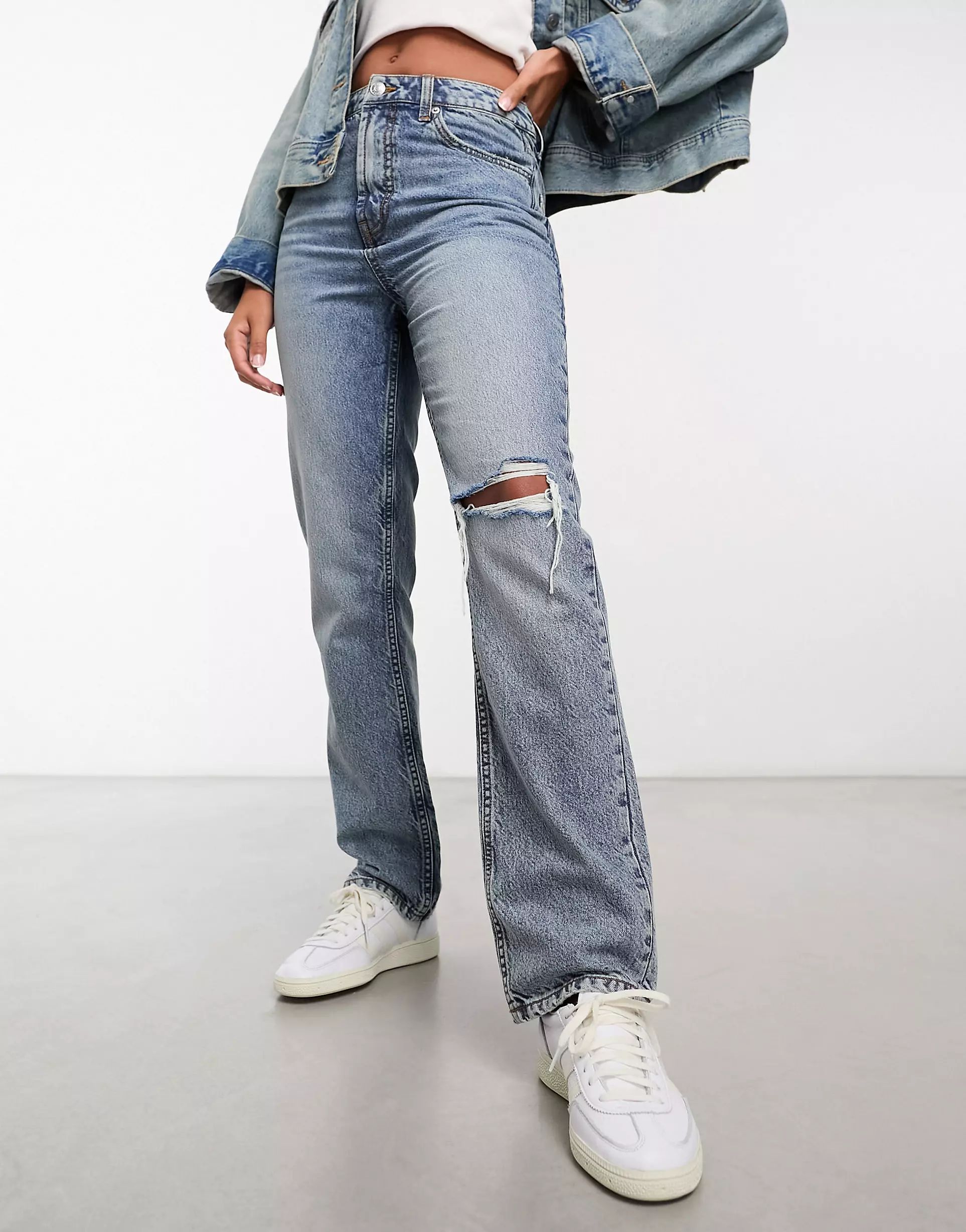 ASOS DESIGN 90s straight jean with single knee rip in blue | ASOS (Global)