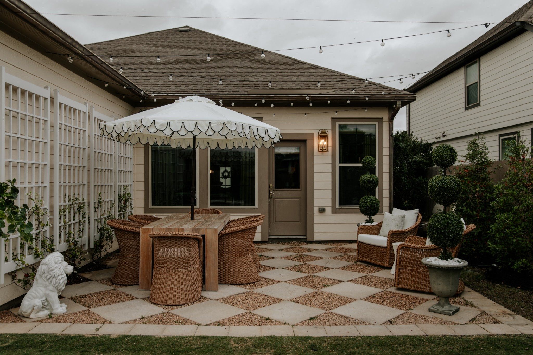 In lovee with how my backyard looks nowadays! 

European inspired backyard, wall mounted trellis, checkerboard pea gravel patio, faux plants, topiary gardenn