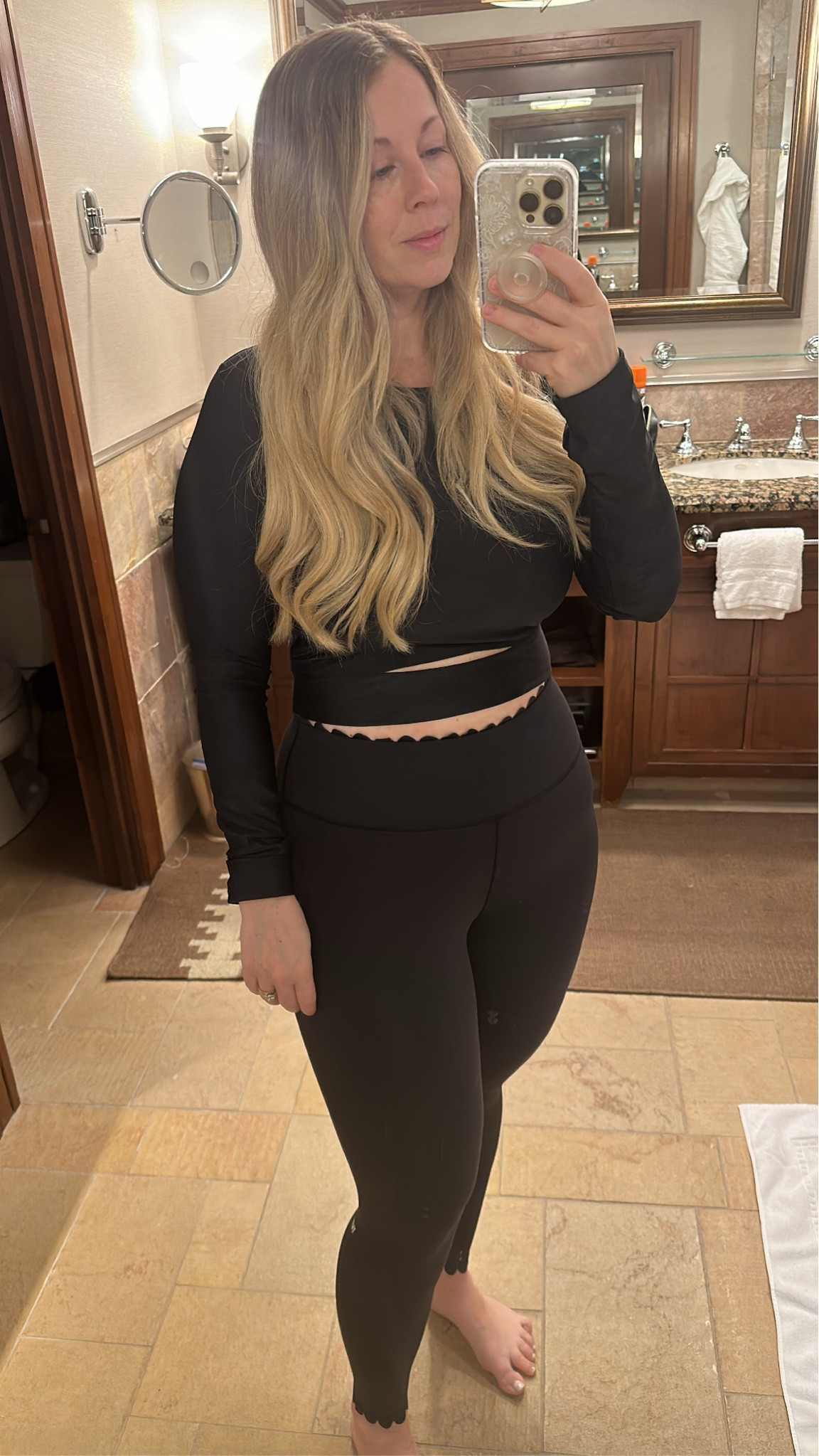 Ivl collective

Workout wear, casual athleisure, leggings, high waist, scalloped, long sleeve, black, cut out, yoga, Pilates, gym, walk, 

Top sz 8 / leggings sz 10

#LTKsalealert #LTKfit #LTKcurves