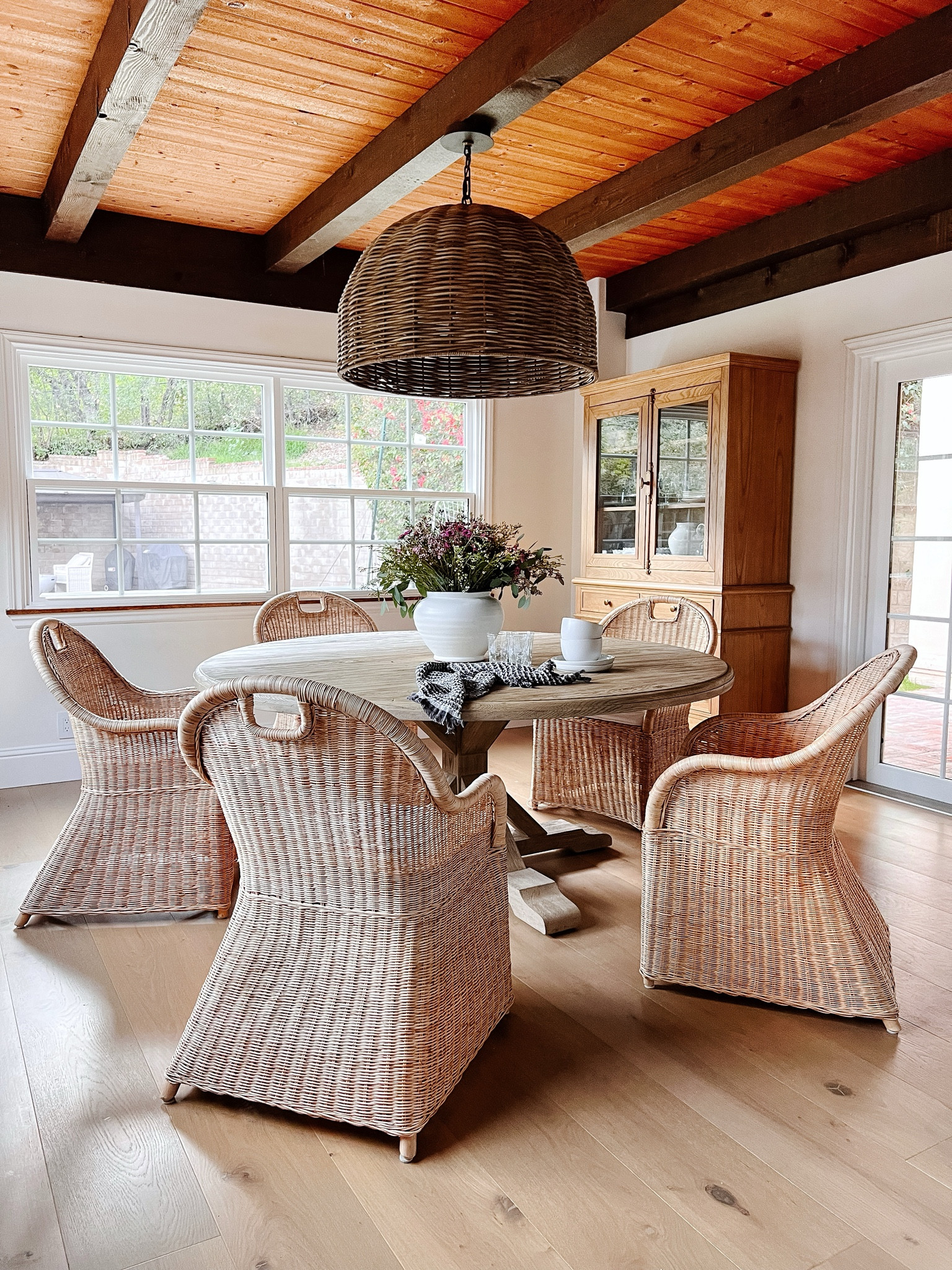 Breakfast nook sources