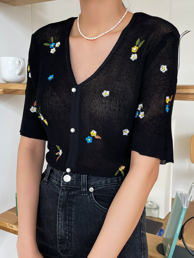 DAZY Floral Embroidery Pearls Front Knit Top | SHEIN