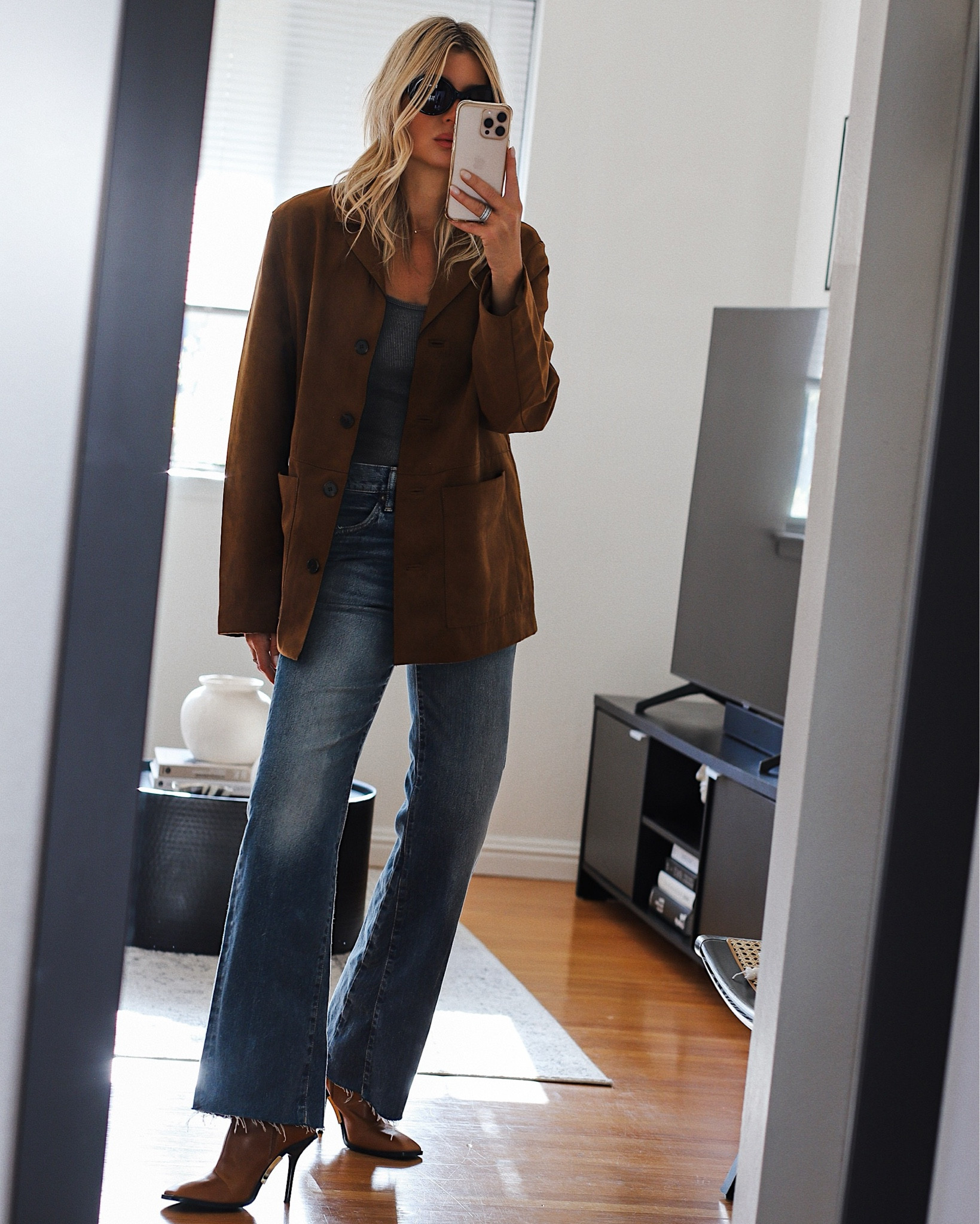 everyday ease 

#suede #fallstyle #minimalstyle #minimalchic #streetstyle #denim

#LTKStyleTip

#LTKootd #LTKSeasonal