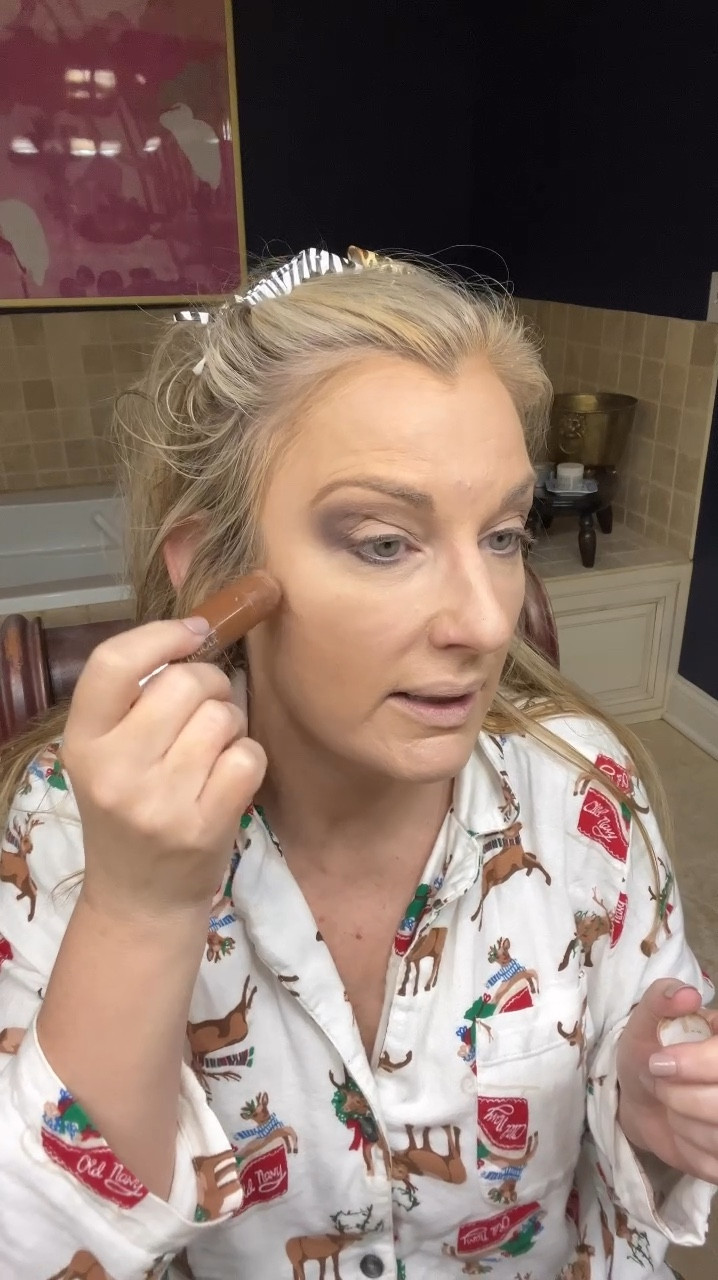 Contour
Chrustnas pj’s 

#LTKBeauty #LTKHoliday #LTKGiftGuide