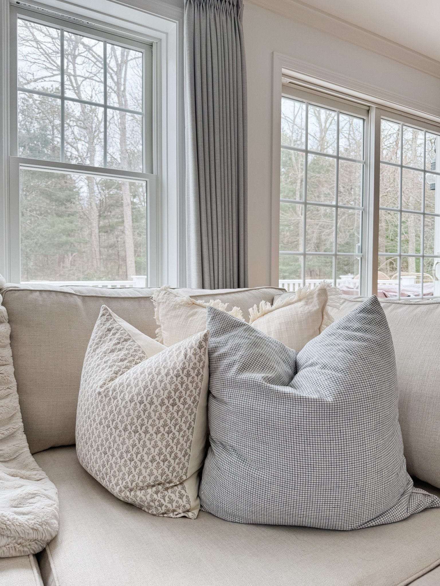 This cozy corner is a favorite spot during all seasons! 🤍 I’m shocked these throw pillows are still in stock. 

#LTKHome