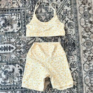 Wilo Bold Daisy Set | Poshmark