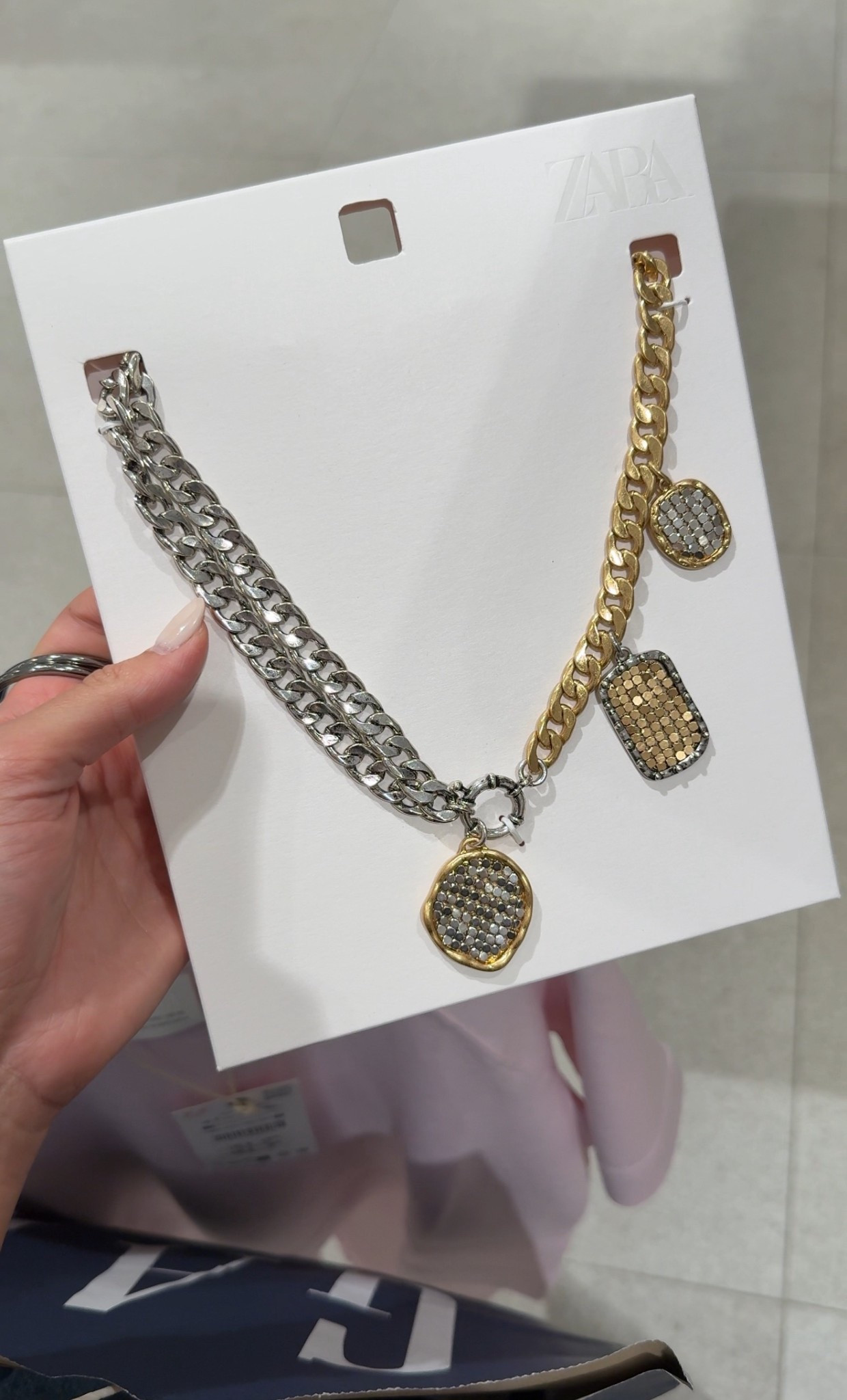 Love this mixed metal necklace 