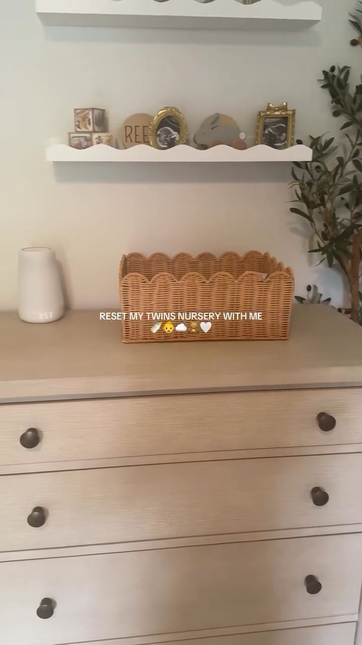 reset my twins nursery with me ✨

#nurseryreset #cleaningreset #nurserycleaning #twinsnursery #twins #twinmom