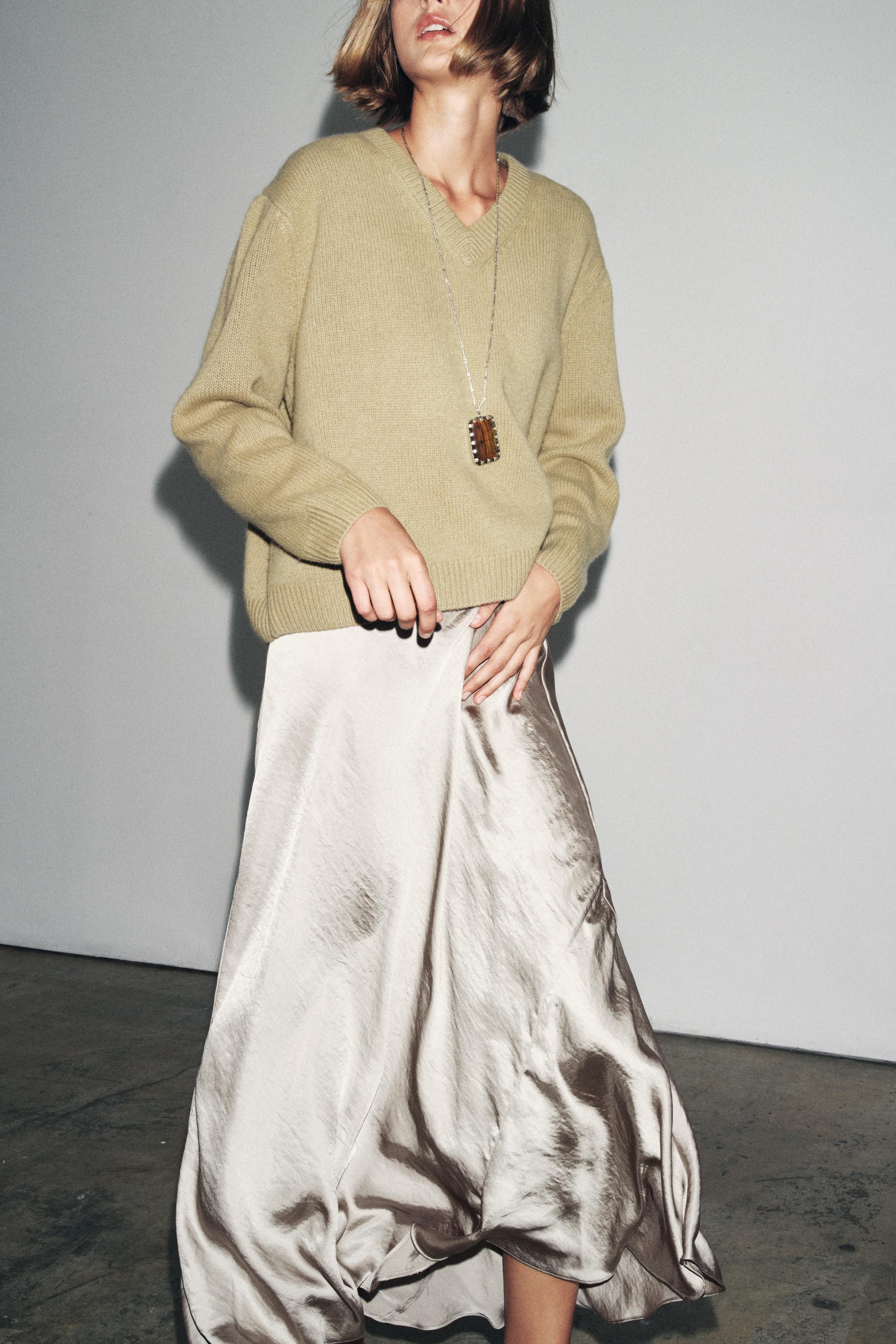 100% WOOL KNIT BASIC V-NECK SWEATER | Zara UK