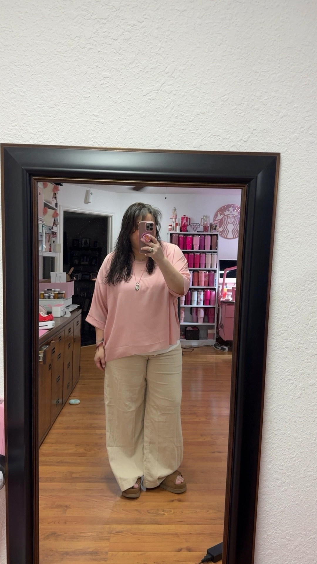 There is nothing like a great pair of linen blend pants from American eagle! Perfect for size large 