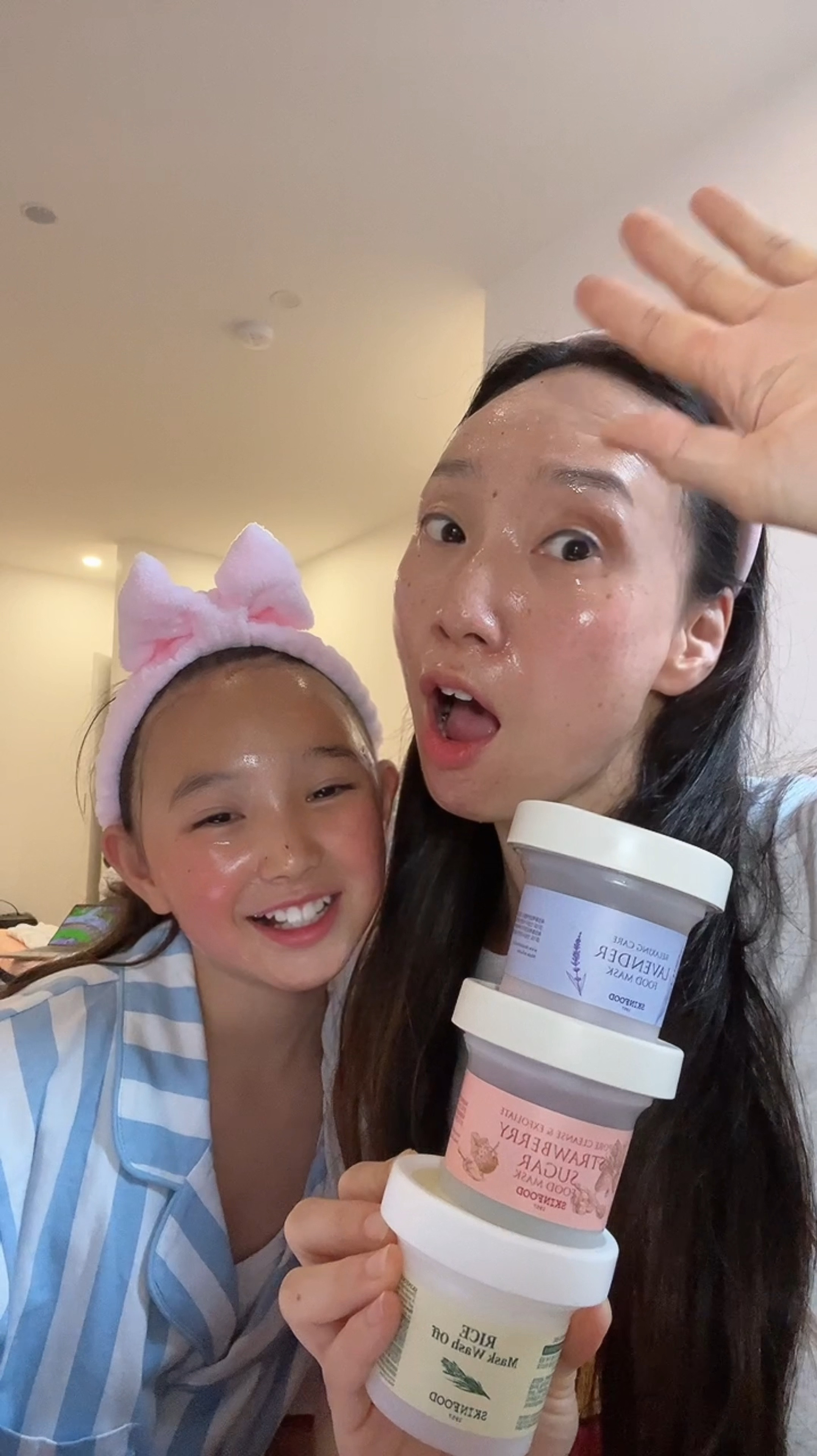 Sunday Skincare PlayTime, 
So much Fun♥️

Discount Code : HYUNMI2023
Worldwide Shipping✈️

#oliveyoung #oliveyoungglobal
#skinfood #facemask

#LTKFindsUnder50 #LTKKids #LTKBeauty