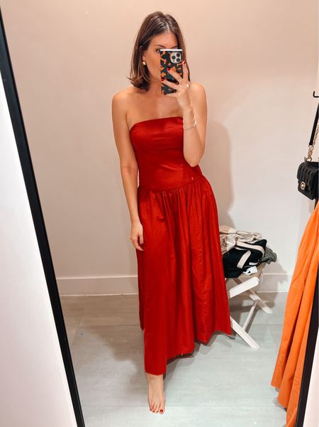 Red strapless maxi dress, size small 

#LTKSeasonal #LTKStyleTip