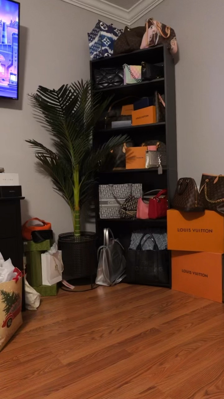 All black 🖤

#LTKStyleTip #LTKHoliday #LTKMidsize