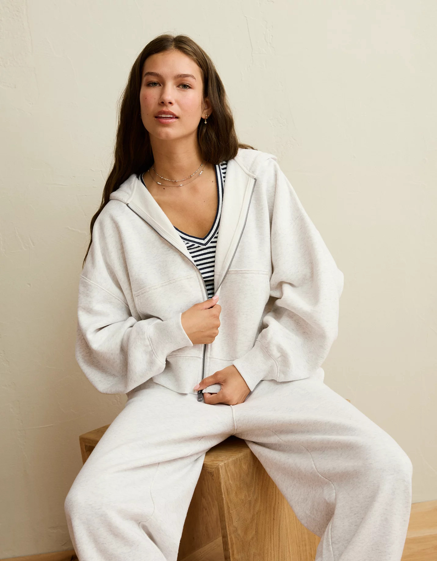 AE Everyday Luxe Balloon-Sleeve Full-Zip Sweatshirt | American Eagle Outfitters (US & CA)