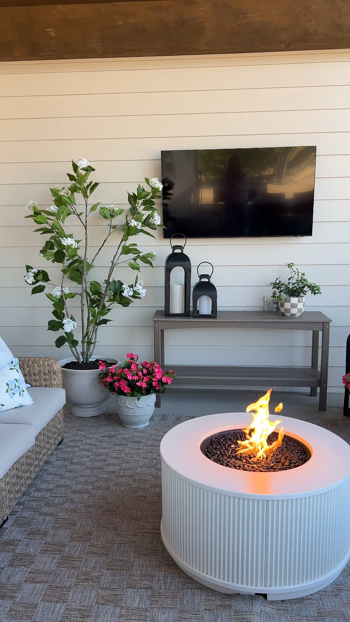 Backyard patio set up inspo!

patio decor
Outdoor patio decor
Patio refresh
Summer patio vibes
Patio fire pit 
Patio decor ideas