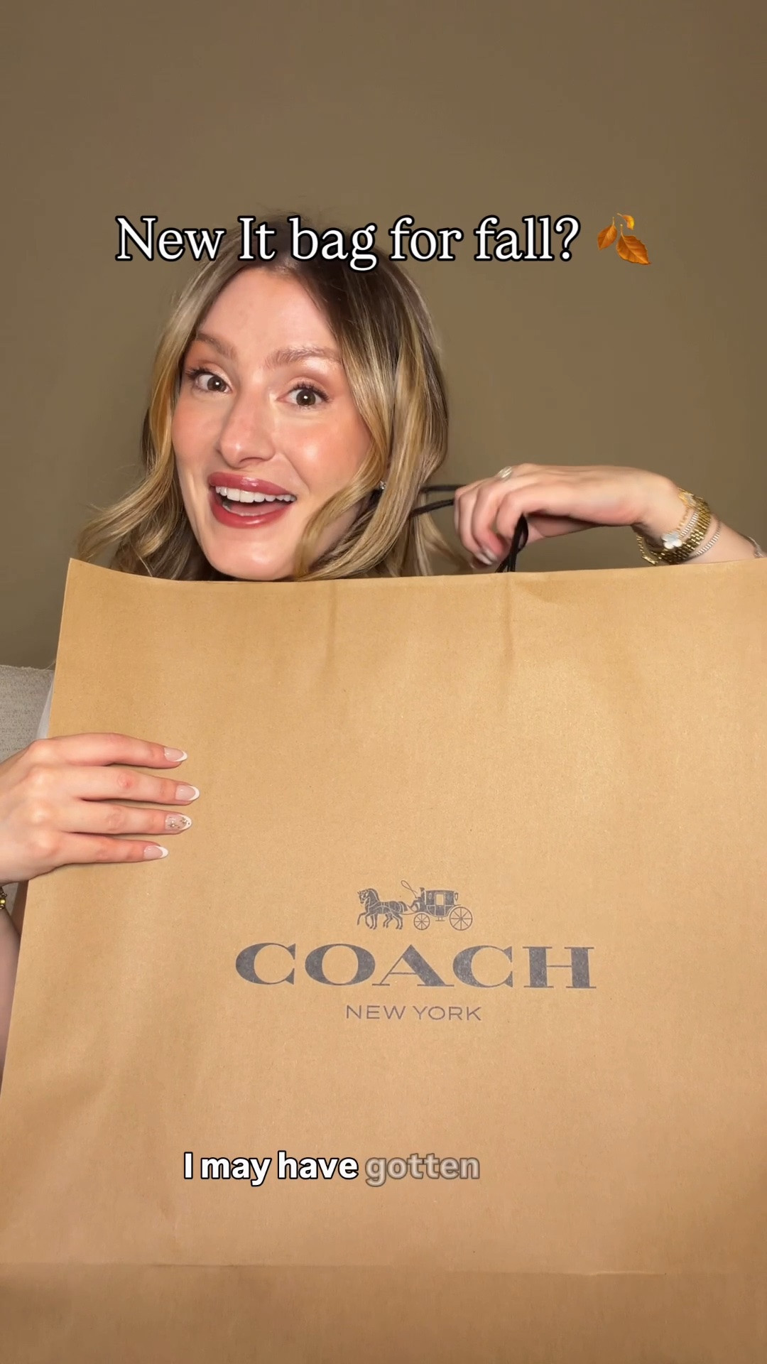 New it bag for fall?! 🍂 Comment SHOP & I’ll dm you the link 🤎

I love the Coach Chelsea and was interested in her outlet sister Etta and was so excited when I saw that the large Etta came out for the Coach Outlet 9/9 drop! The dark chenille is just screams fall to me, and the softness feels so cozy! The flap and clasp is so classy!