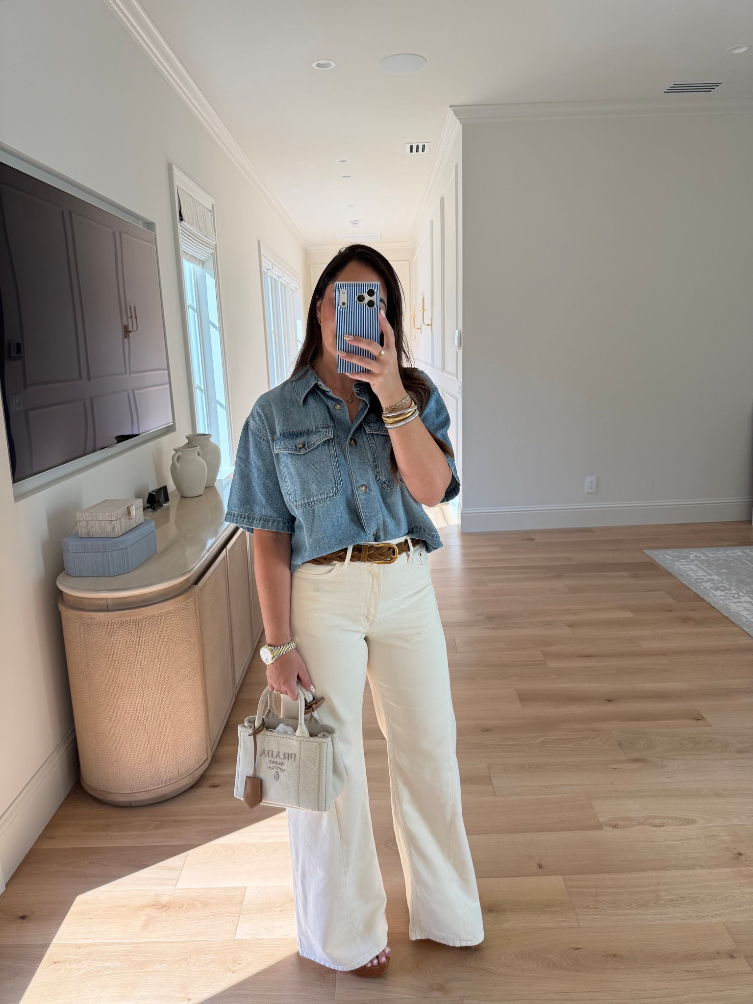 All my favorite Mother jeans are on sale 25% off 🤌🏼

#LTKSaleAlert #LTKOver40 #LTKootd