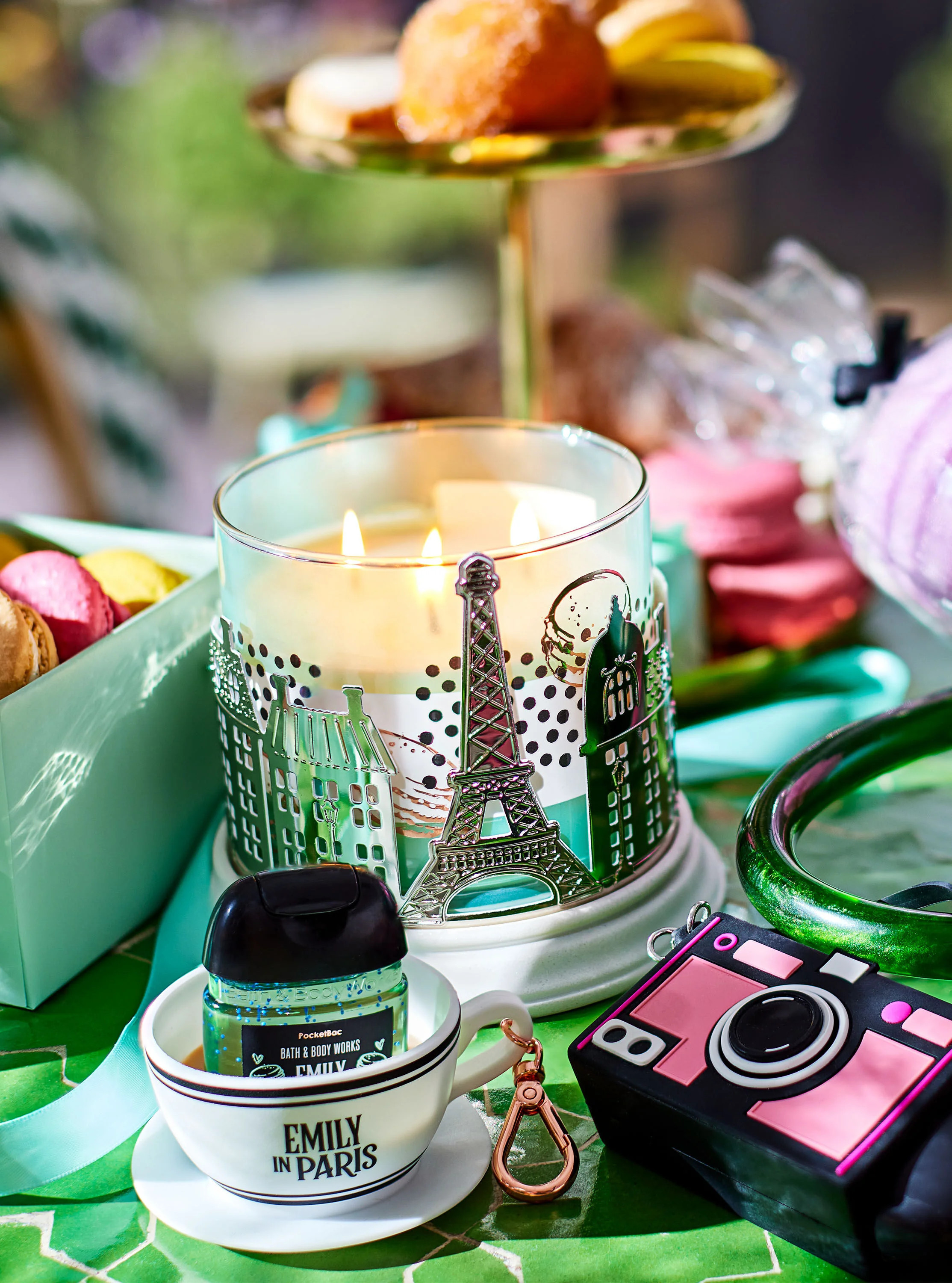 Paris Cityscape


3-Wick Candle Holder | Bath & Body Works