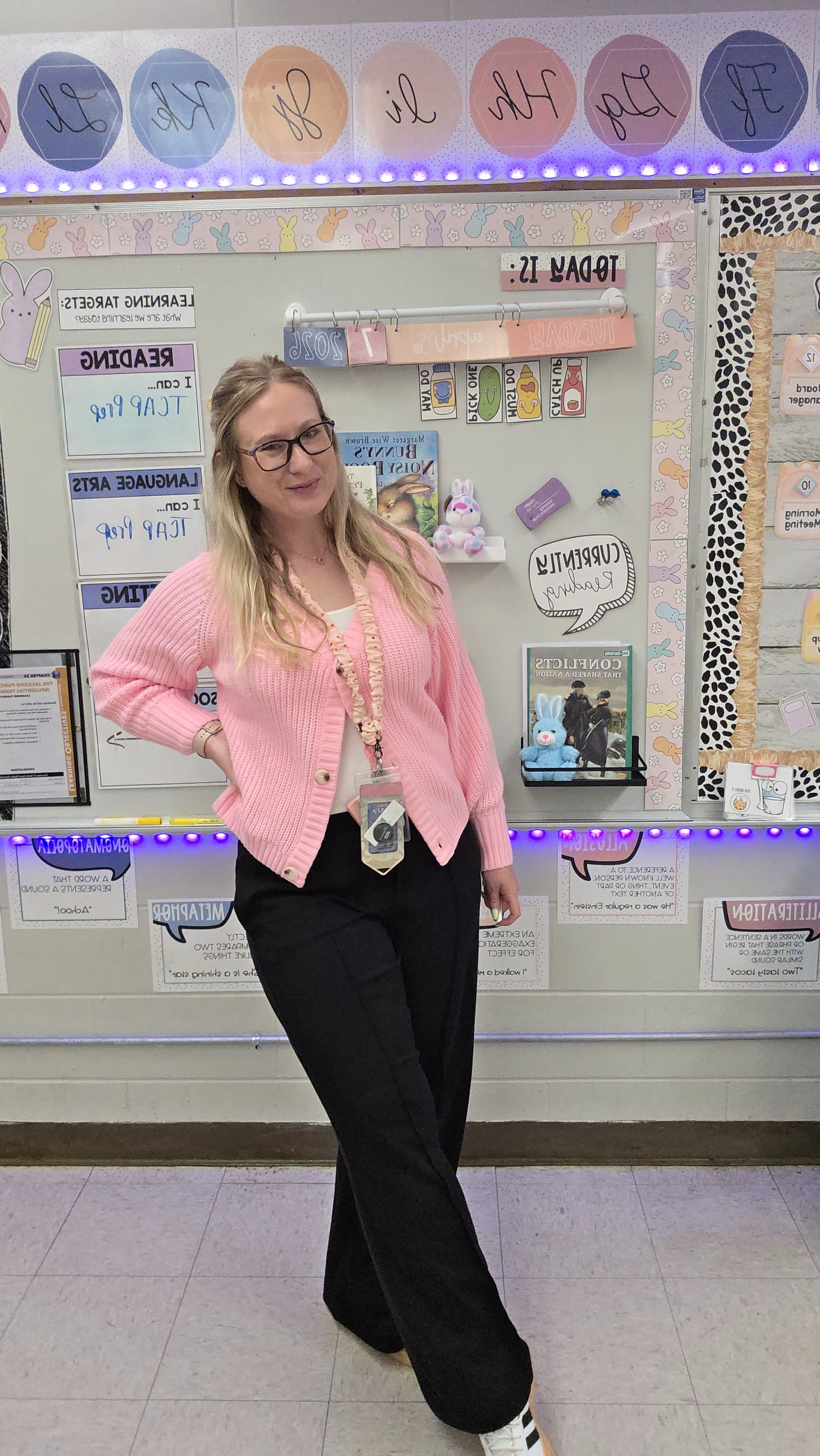 Loving this pink sweater 💗 

#LTKMidsize #LTKootd #LTKWorkwear