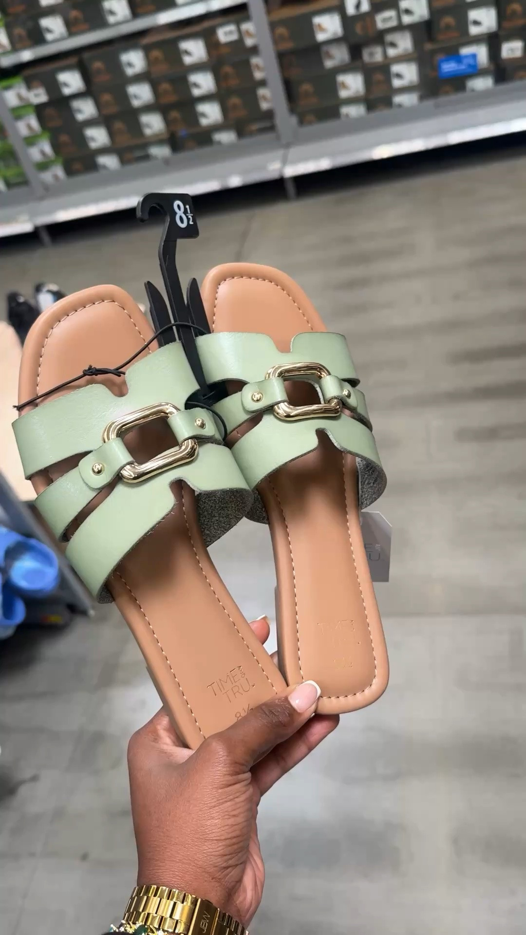 I am needing more everyday flat sandals to add to my wardrobe ✨ I tagged some of my faves 💗 #sandals