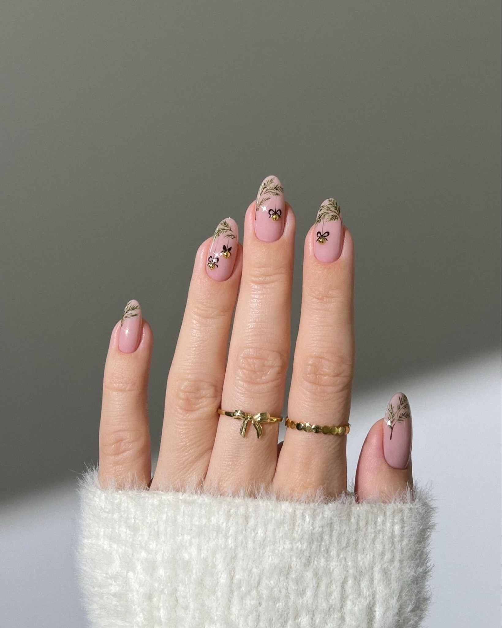 🎀🌲🖤✨ Christmas tree branches, bows, and ornaments bringing a trifecta of festive beauty! 

*gold bow ring

#LTKstyletip #LTKbeauty #LTKGiftGuide