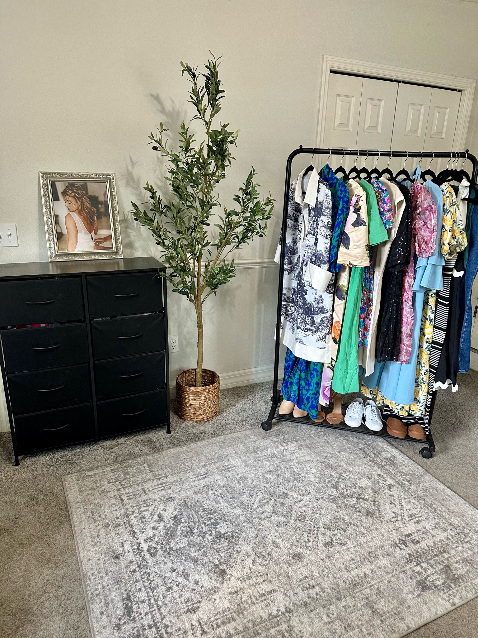 My staged room for taking pictures! Loving this little setup.


Home decor
Clothing rack
Mobile clothing 
Indoor plants
Staged room
Photo room
Indoor rug
Faux plant
Olive tree
Silver decor
Bedroom decor 
Clothing storage
Amazon finds
Walmart finds#LTKxWalmart 

#LTKStyleTip #LTKHome