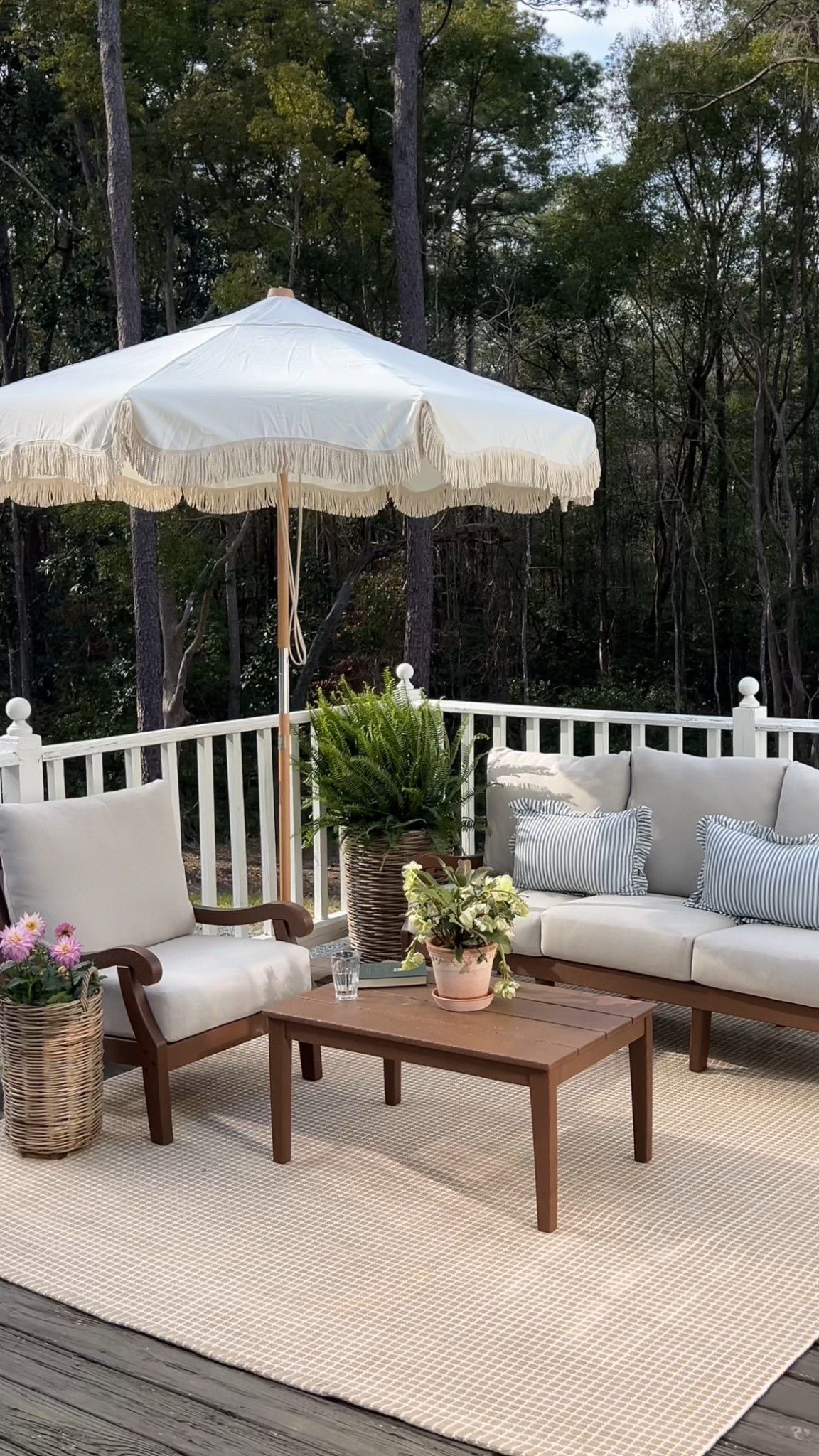 Turning our back porch into a Nancy Meyers’ dream outdoor setting 🥰 I found everything at Birch Lane - one of my favorite one-stop-shops for classic home decor 🏡  @birchlane #mybirchlane #birchlanepartner