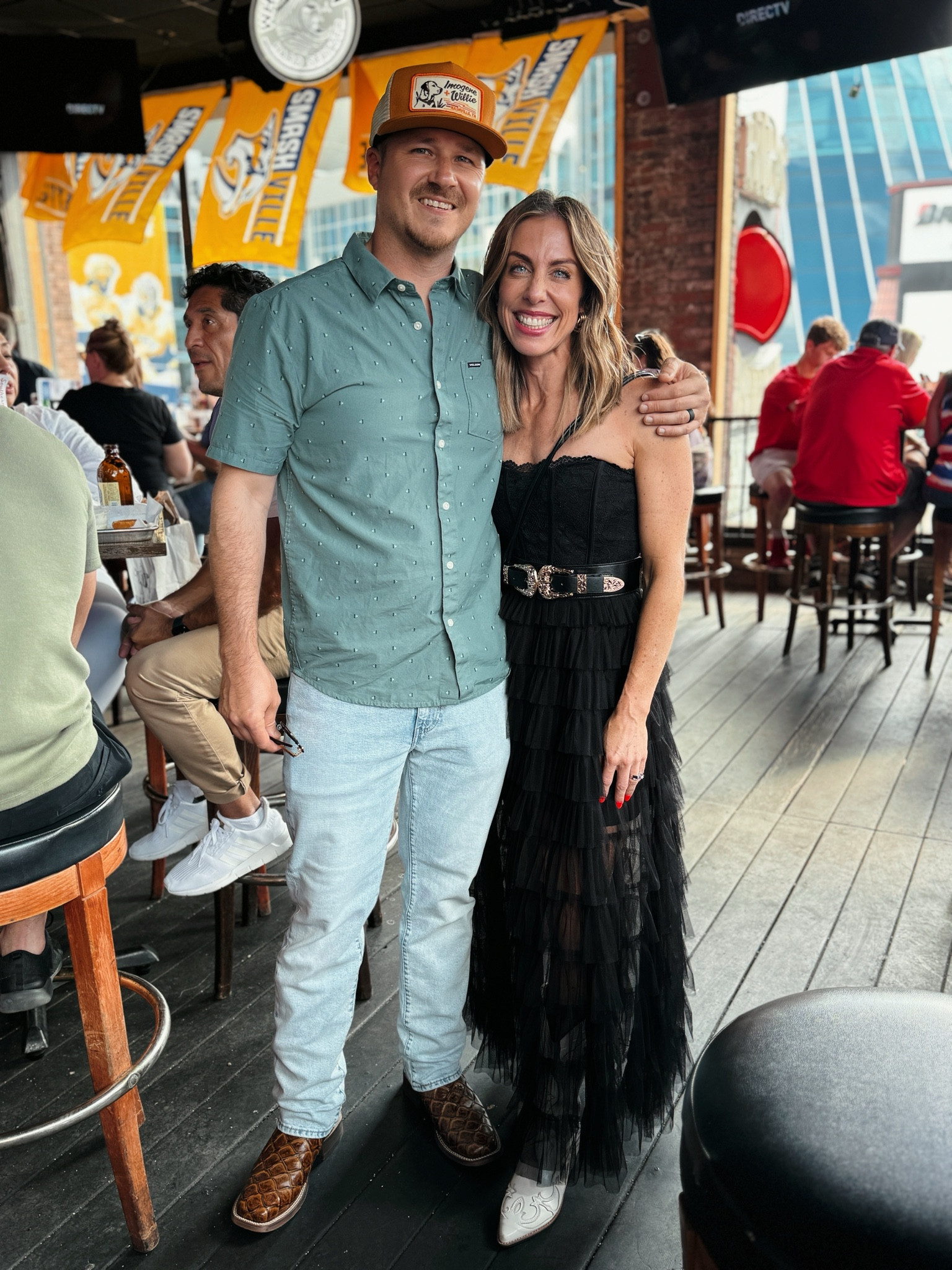 Black tulle dress 
Western belt 
White cowboy boots 