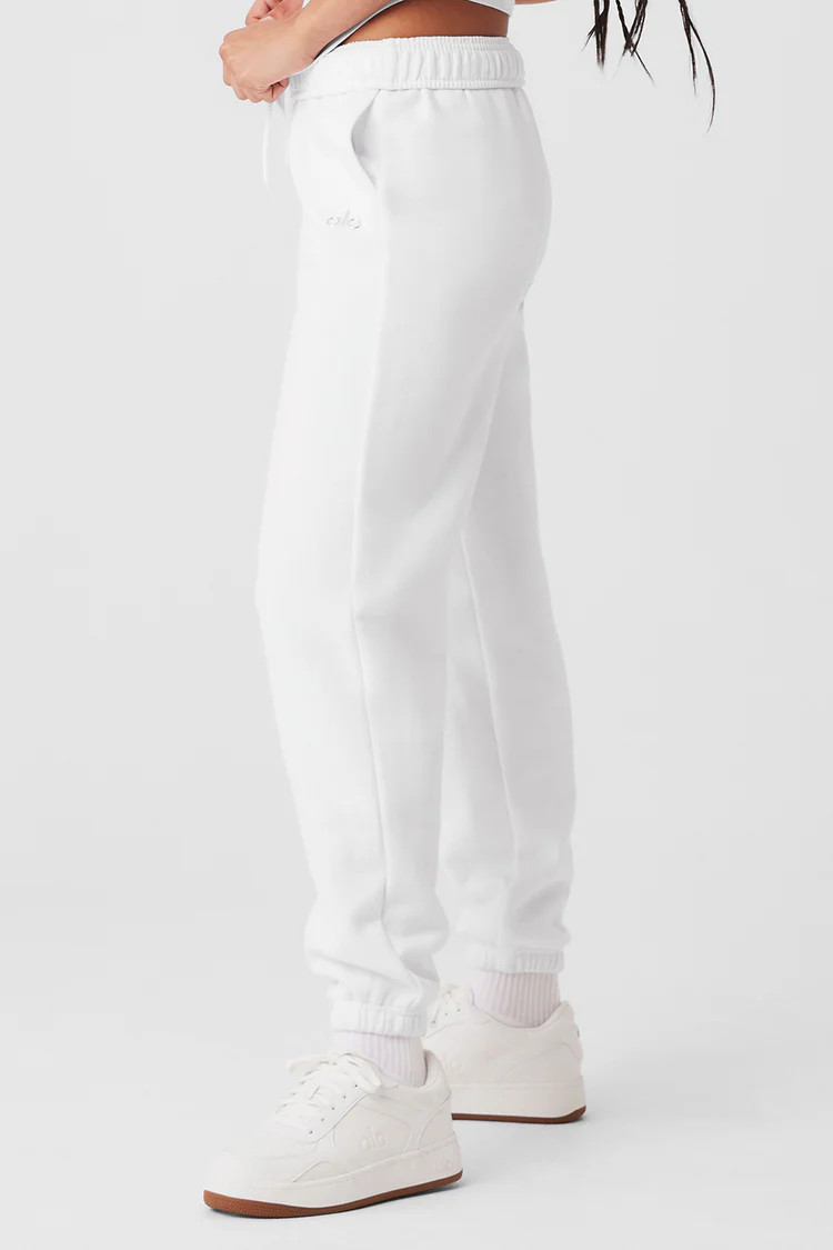 Accolade Sweatpant | Alo Yoga