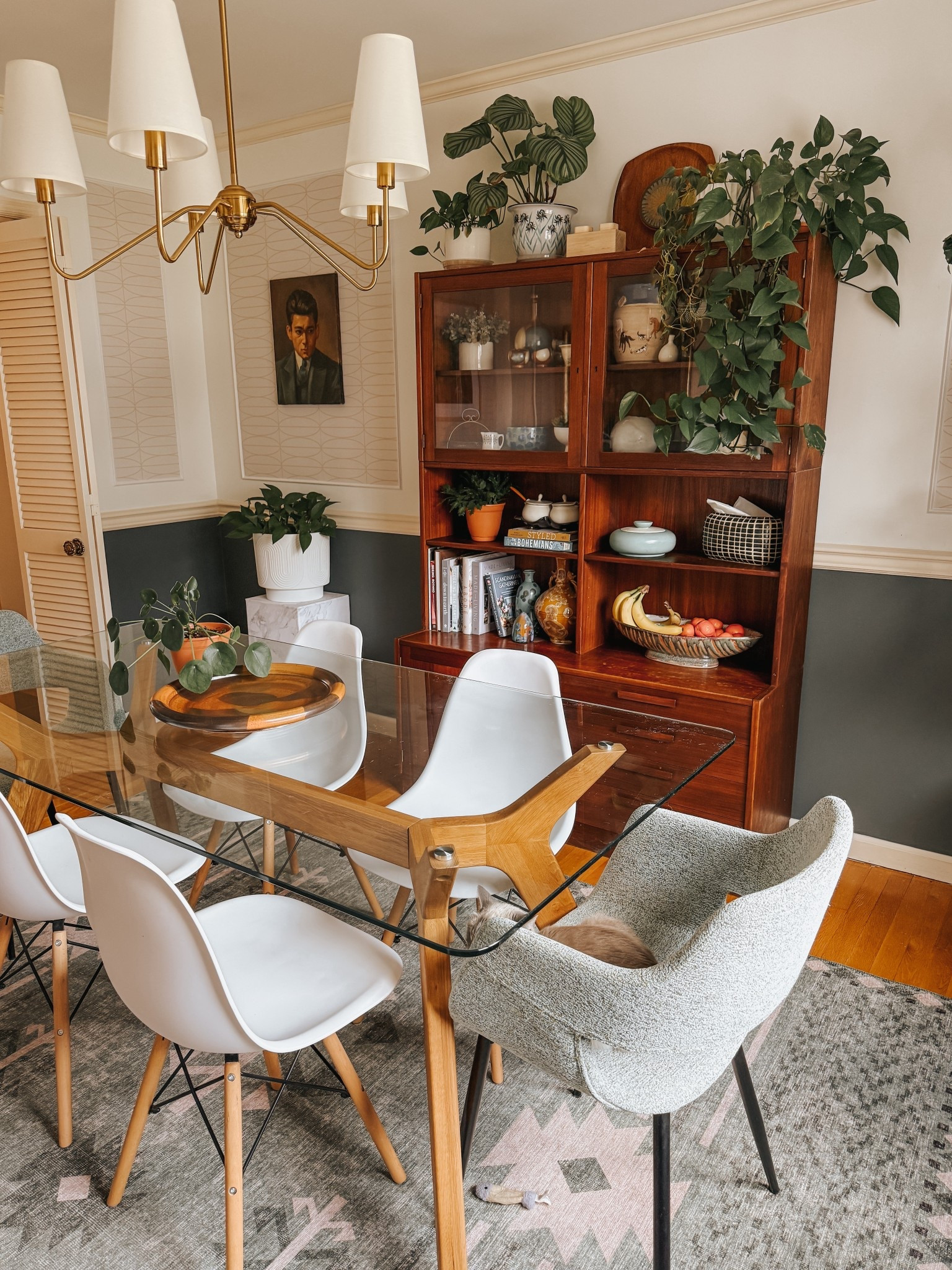 Calling out a few dining room favorites this foggy Friday morning! Get the look of our mixed and matched modern space here ⭐️

#LTKhome