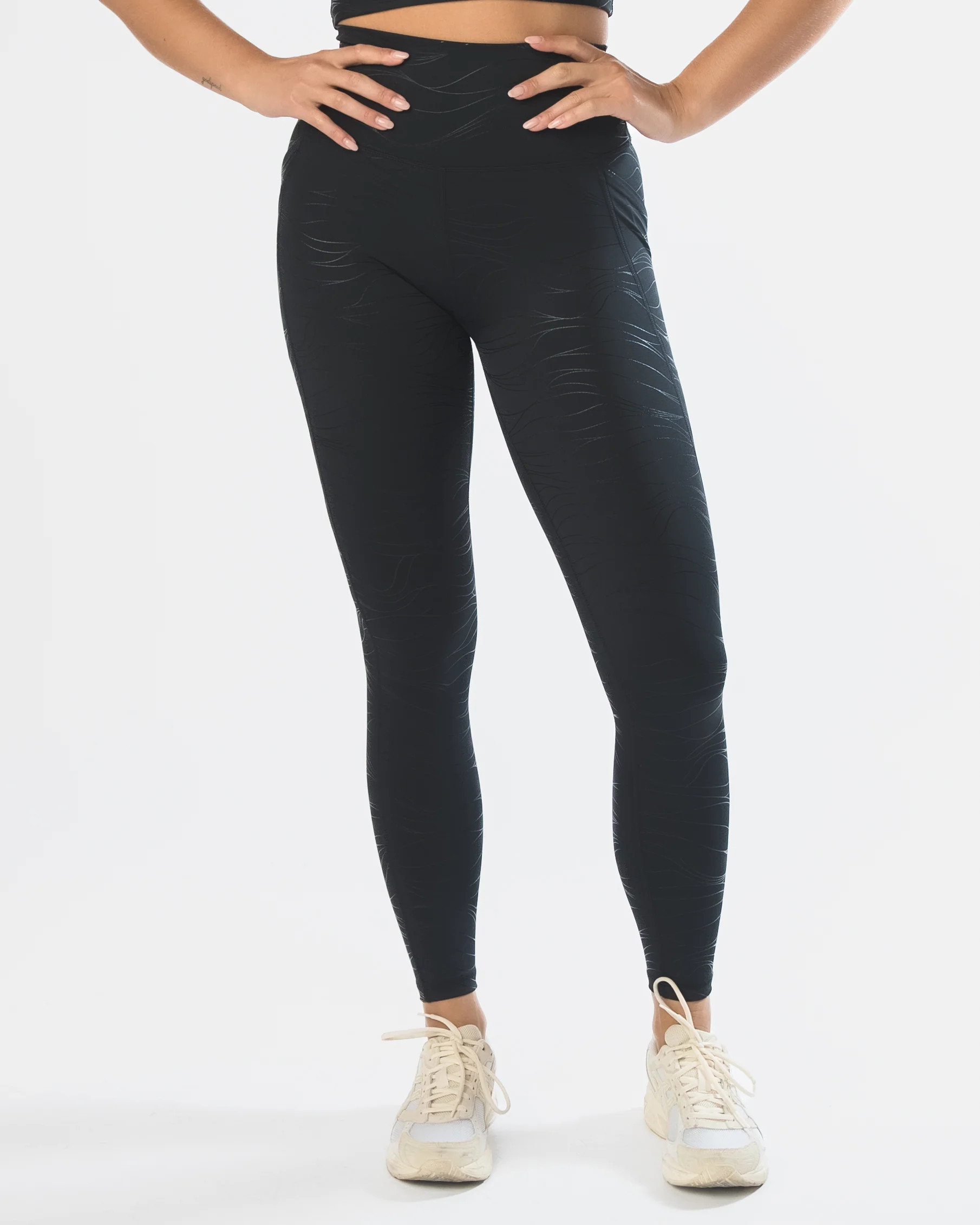 Lux Pace Leggings (26 in.) - Black Waves | Senita Athletics