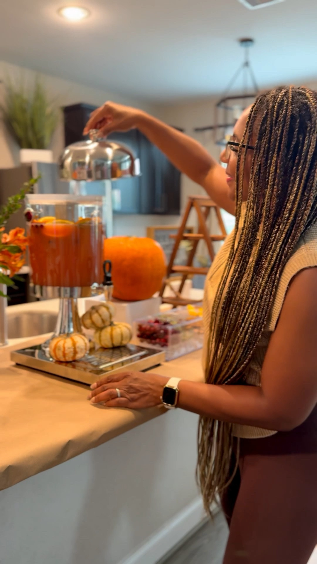 Hosting doesn’t have to be chaotic to feel special this holiday season.

Start by covering your counters with kraft paper before the cooking and pouring starts. It 𝐩𝐫𝐨𝐭𝐞𝐜𝐭𝐬 𝐲𝐨𝐮𝐫 𝐬𝐮𝐫𝐟𝐚𝐜𝐞𝐬 + 𝐦𝐚𝐤𝐞𝐬 𝐜𝐥𝐞𝐚𝐧𝐮𝐩 𝐚 𝐫𝐨𝐥𝐥-𝐚𝐧𝐝-𝐭𝐨𝐬𝐬 situation.

Use a beverage dispenser that does double-duty. This one 𝐥𝐨𝐨𝐤𝐬 𝐠𝐨𝐫𝐠𝐞𝐨𝐮𝐬 𝐨𝐧 𝐭𝐡𝐞 𝐜𝐨𝐮𝐧𝐭𝐞𝐫 + 𝐤𝐞𝐞𝐩𝐬 𝐡𝐨𝐭 𝐝𝐫𝐢𝐧𝐤𝐬 𝐡𝐨𝐭 & 𝐜𝐨𝐥𝐝 𝐝𝐫𝐢𝐧𝐤𝐬 𝐜𝐨𝐥𝐝.
Perfect for holiday hosting, Thanksgiving, Christmas brunch, New Year’s, or any party coming up. 

Swap the beaucoup cups for drink totes.
They’re a 𝐫𝐞𝐮𝐬𝐚𝐛𝐥𝐞 𝐜𝐮𝐩 𝐟𝐨𝐫 𝐭𝐡𝐞 𝐰𝐡𝐨𝐥𝐞 𝐝𝐚𝐲 + 𝐭𝐡𝐞 𝐩𝐚𝐫𝐭𝐲 𝐟𝐚𝐯𝐨𝐫 everyone gets to takes home. 

Make your mocktail ahead of time.  
𝐒𝐚𝐯𝐞𝐬 𝐲𝐨𝐮 𝐩𝐫𝐞𝐩 𝐰𝐡𝐞𝐧 𝐠𝐮𝐞𝐬𝐭𝐬 𝐚𝐫𝐫𝐢𝐯𝐞 + 𝐬𝐭𝐢𝐥𝐥 𝐥𝐞𝐭𝐬 𝐞𝐯𝐞𝐫𝐲𝐨𝐧𝐞 𝐜𝐮𝐬𝐭𝐨𝐦𝐢𝐳𝐞 with sparkling water and toppings of their choice.

#LTKHoliday #LTKHome #LTKGiftGuide