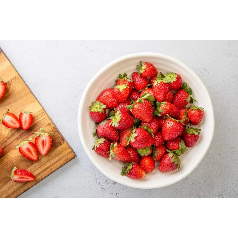 Fresh Strawberries, 2 lb Container | Walmart (US)