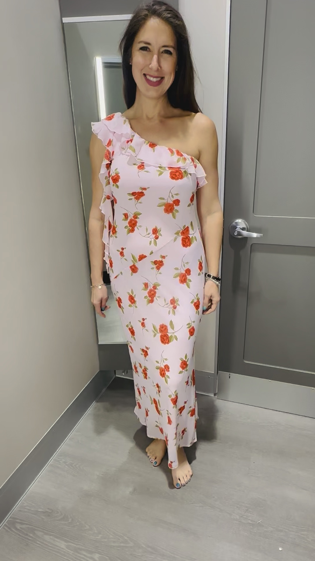I love this beautiful dress… It was low in stock and may be sold out! You can find dresses like this and more on my digital Daisy fashion LTK app. I am 5‘10“ tall, large, 10–12 ￼

#LTKBeauty #LTKTall #LTKmomlife
