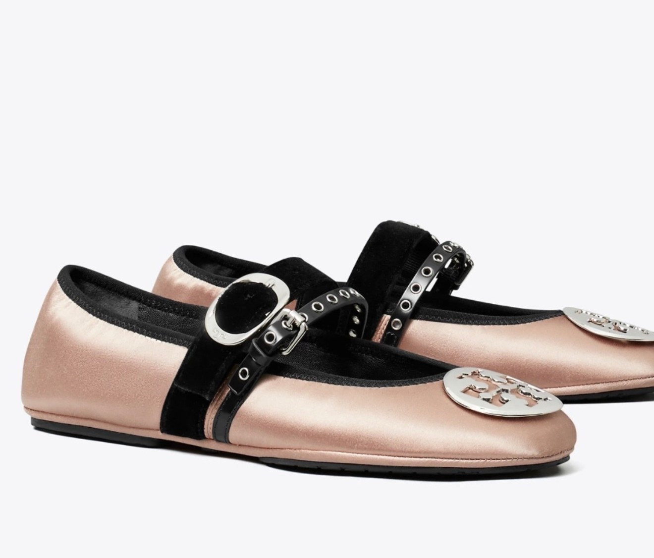 REVA PUNK TRAVEL BALLET

Crafted in satin with velvet and leather trim, the travel silhouette is made for movement with an elasticated topline, ultra-flexible sole, inverted heel cushion and treaded outsole.

#LTKootd #LTKTravel #LTKWorkwear