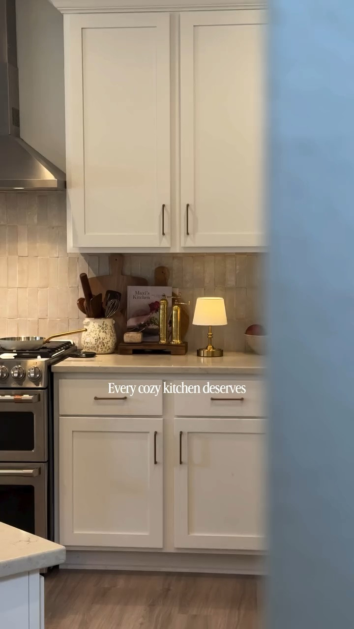Every cozy kitchen corner deserves a cozy lamp or two 😉✨

🤎Follow & Comment “LAMP” for 🔗s