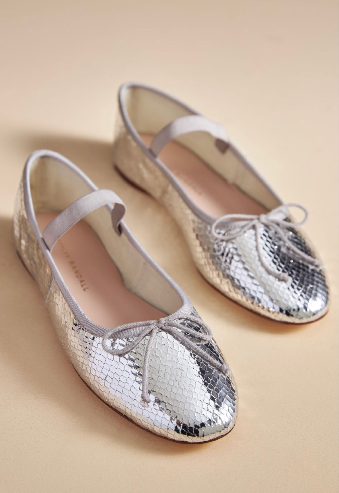 BRB, on a metallic shoe hiatus right now. So many styles trending for fall; flats are a must starting with the ballet and maryjane styles, and add in fun menswear inspired styles with a sparkle or two 4 These are some of my @Anthropologie faves!

#anthropologie #shoeedit #metallic #maryjane # ballet

#LTKshoecrush #LTKFind #LTKstyletip