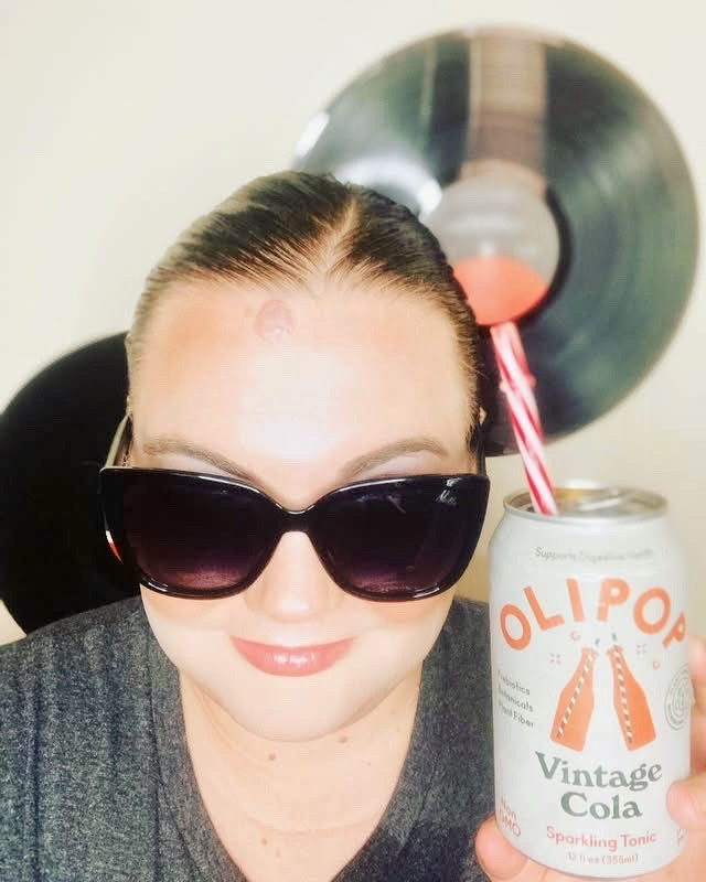 Summer Sunday vintage vibes over here 👈✨

Sipping on Olipop Vintage Cola and it’s giving old-school summer days—think hot sunshine, vinyl records playing, and that classic cola moment that just never goes out of style.

This is easily one of my FAVORITE Olipop flavors. The notes of cinnamon, vanilla, and caramel make it feel nostalgic but still fresh at the same time.

I love that their classic cola blends familiar flavor with feel-good ingredients—green tea caffeine + alpha-galangal extract—without the added sugar.

Vegan 🌱, gluten-free, and paleo-friendly, which is exactly why I keep coming back to this brand.

If you’ve tried Olipop, you already know the hype is real.

Shop my LTK for the details 🤍

Hope you’re having the most relaxing Sunday ✨

#olipop #sundayvibes #summervibes #wellnessdrinks #ltkcreator #discoverunder10k #summerdrinks

#LTKSeasonal #LTKfoodie #LTKdayinmylife