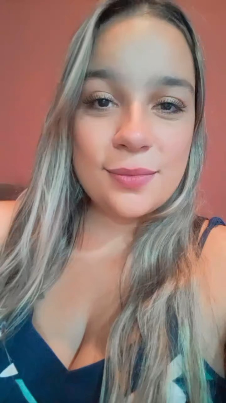 A linha Elseve Óleo Extraordinário foi desenvolvida para nutrir cabelos secos, promovendo suavidade infinita, brilho excepcional e vitalidade deslumbrante! Com a tecnologia de micro óleos de 6 flores preciosas nutre os fios, sem pesar.O Óleo de Tratamento Elseve Óleo Extraordinário Nutrição tem a combinação perfeita de micro-óleos de flores preciosas, garantindo maciez e brilho aos cabelos. Sua fórmula rica em 6 óleos de flores raras da natureza é leve e se adapta a todos os tipos de cabelos. Perfeita mistura de ingredientes ativos que transforma todos os tipos de cabelos. O óleo promove brilho e nutrição intensa aos fios, controla o frizz, protege o cabelo de temperaturas elevadas, trata de maneira profunda na umectação capilar e turbina máscaras de tratamento através da sua mistura.#AmazonNaLTK

#LTKbrasil #LTKfamily
