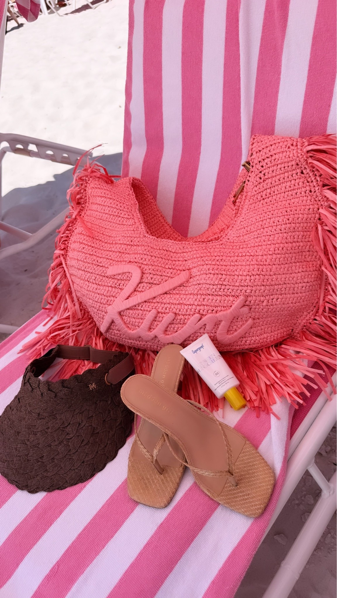 beach essentials 🏖️