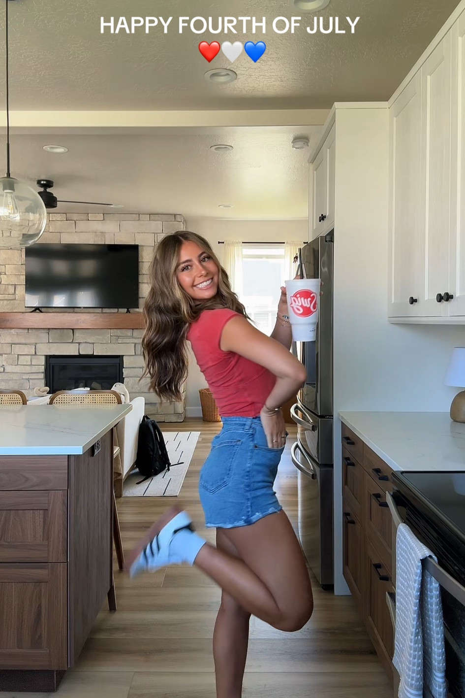 happy fourth! i’m wearing a size XS top, 25 bottom, & 7 in shoes! the shoes run a little big so I sized down a half size! 